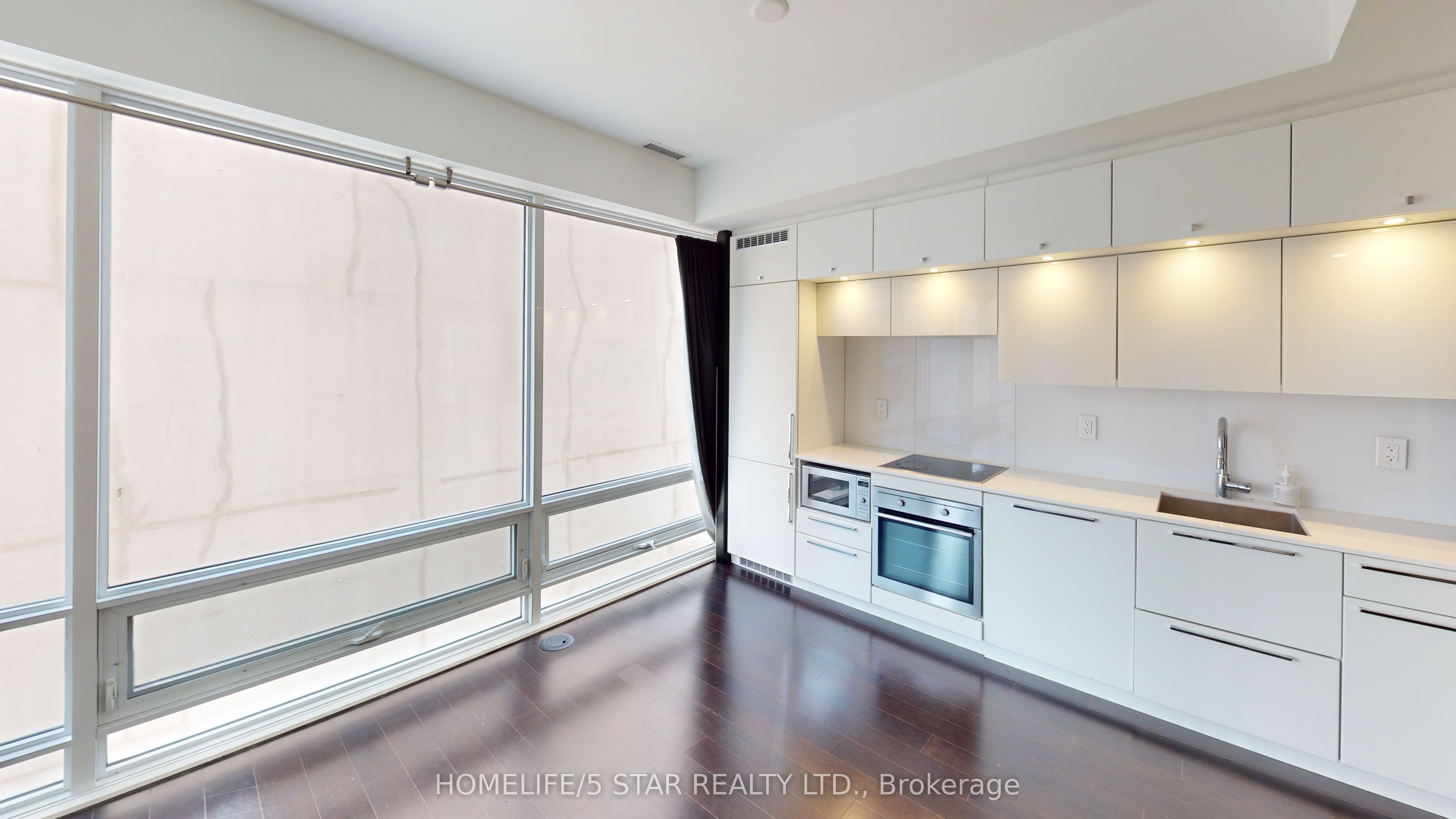 #unit 1204 - 15 Grenville Street Property Photo 4
