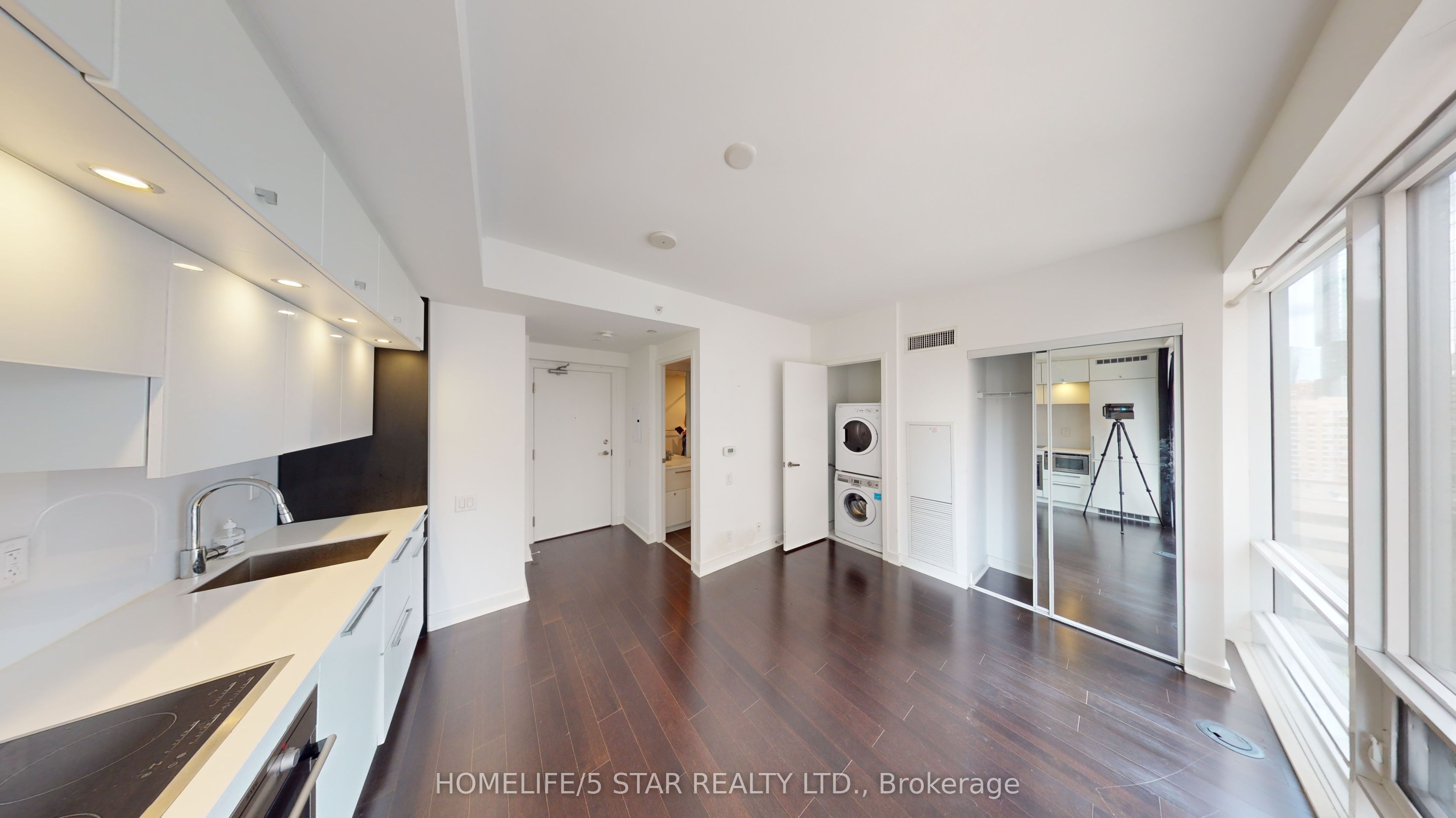 #unit 1204 - 15 Grenville Street Property Photo 5