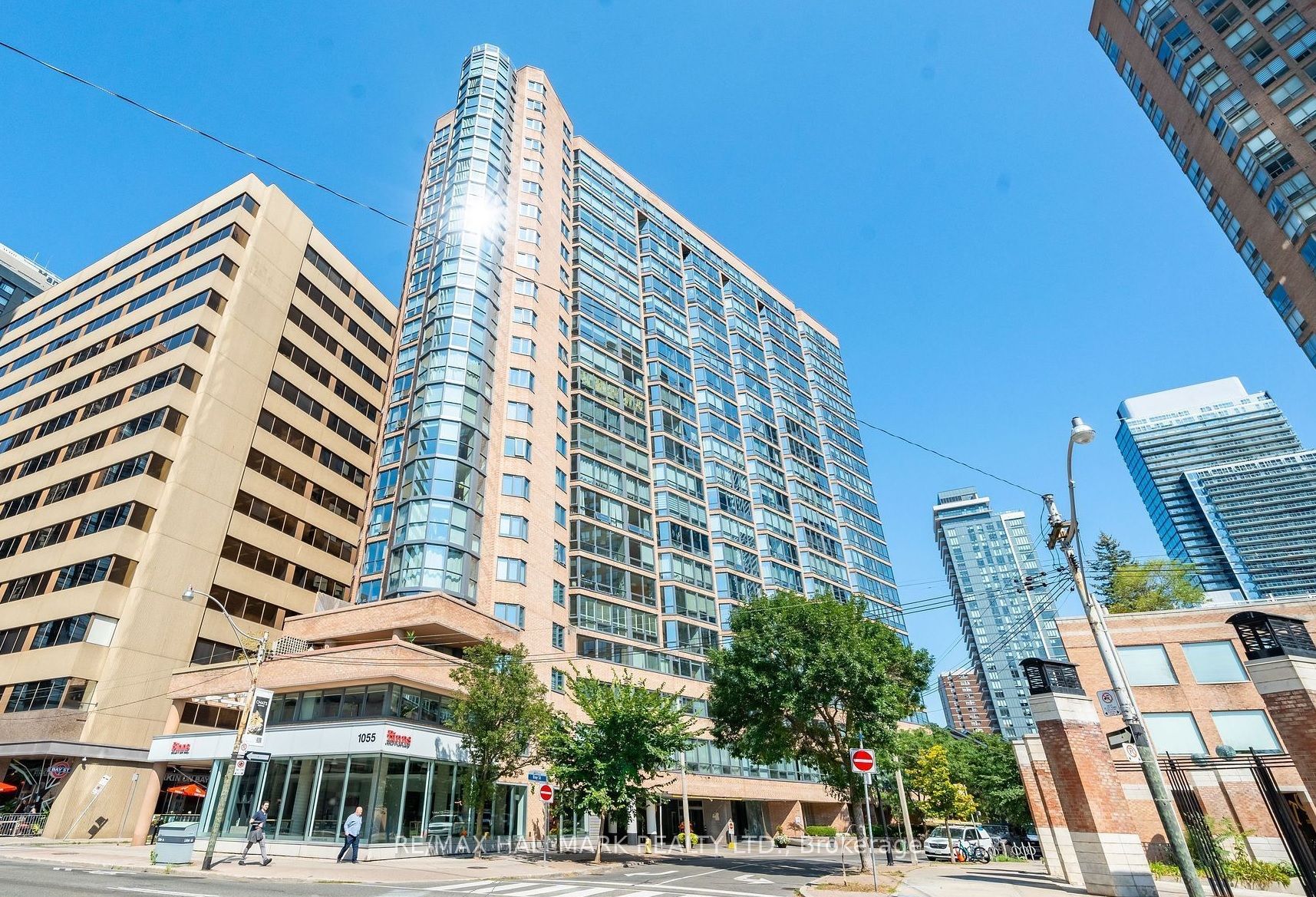 #913 - 1055 Bay Street Property Photo 1