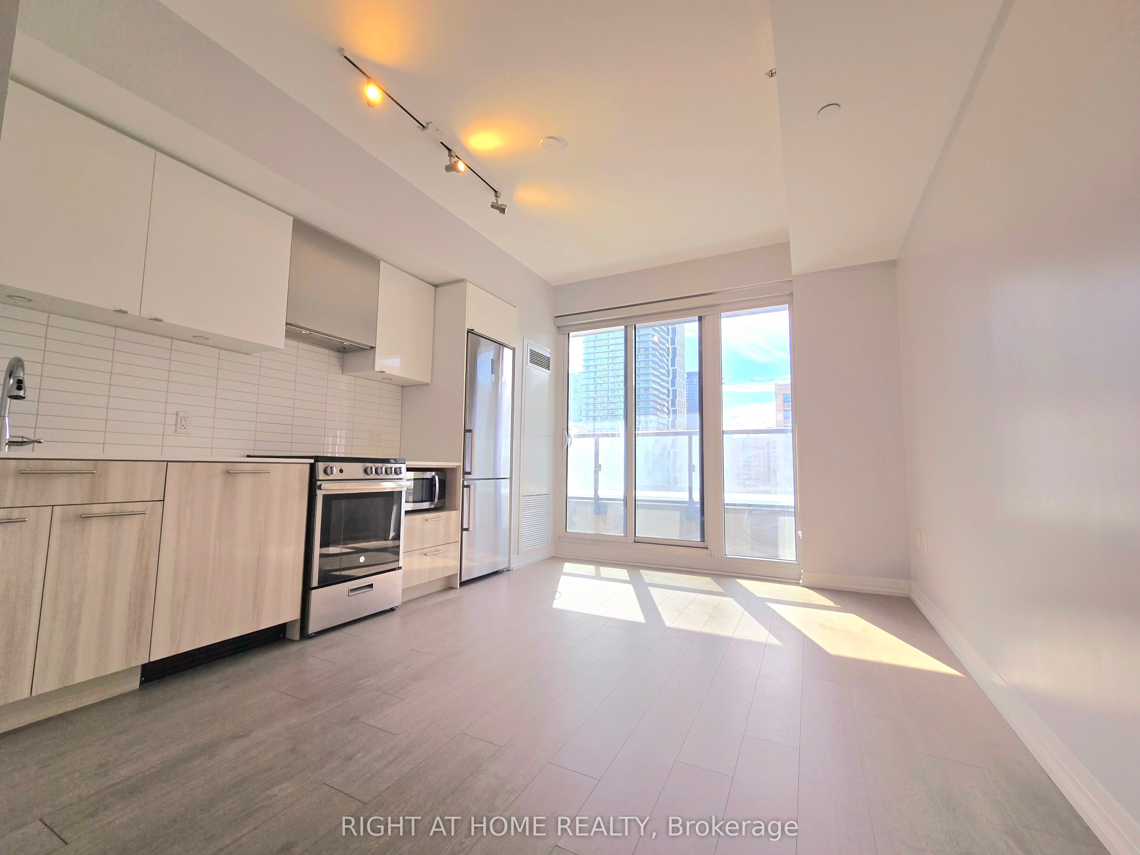 251 Jarvis Street 931 Property Photo 1