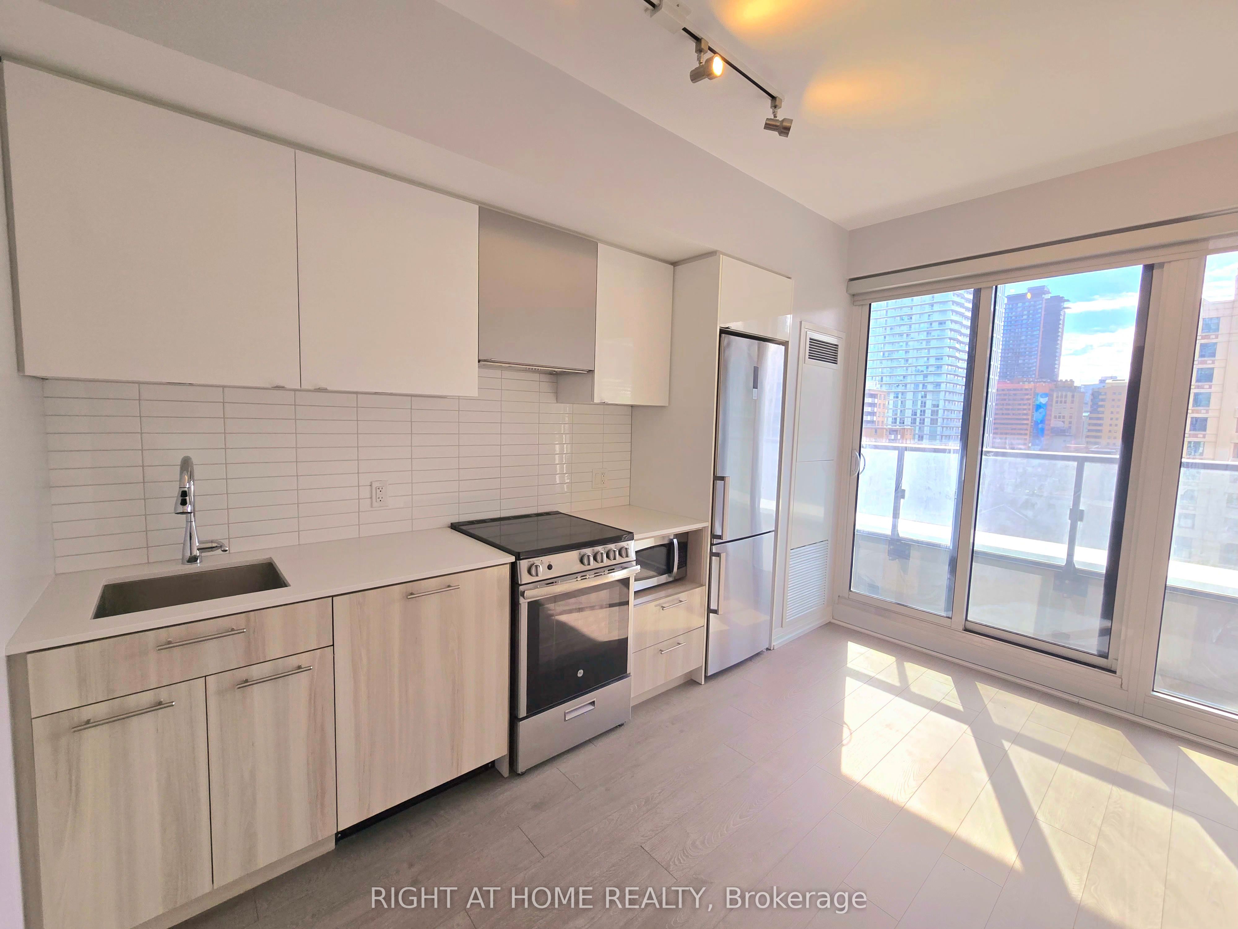 251 Jarvis Street 931 Property Photo 2