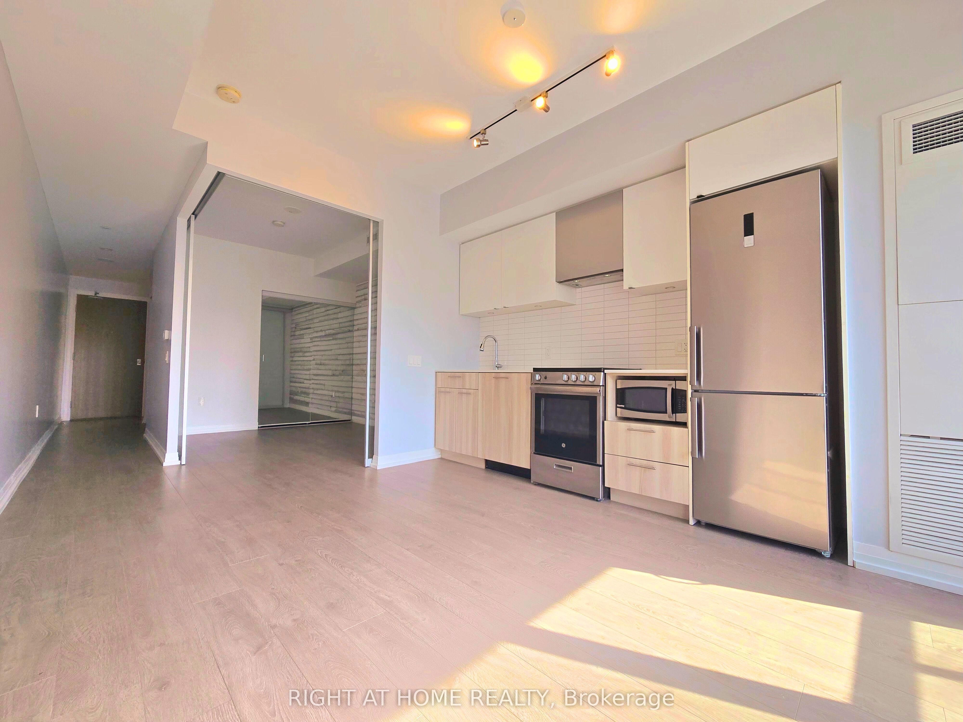 251 Jarvis Street 931 Property Photo 3