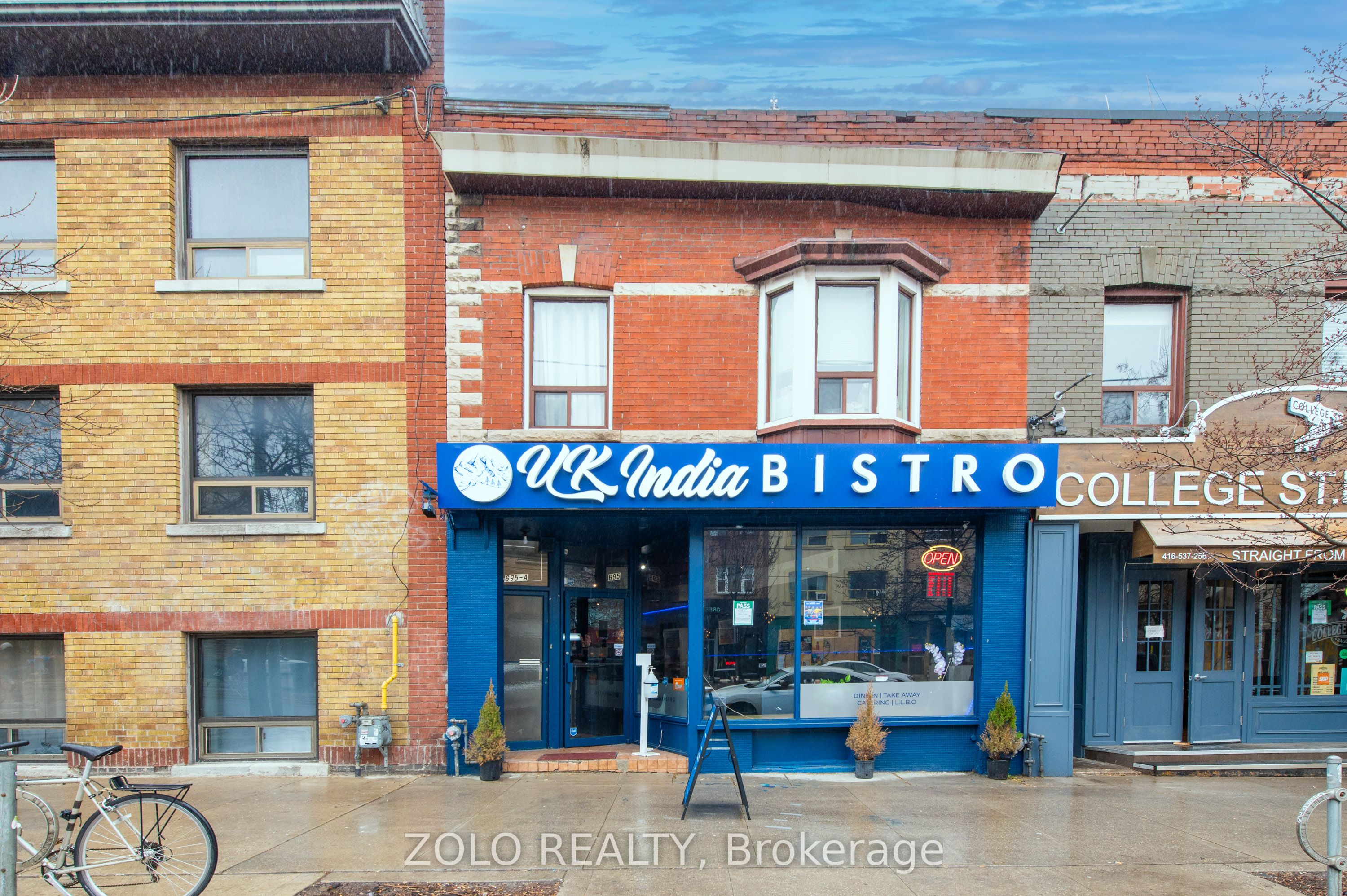 695 College Street Property Photo 1