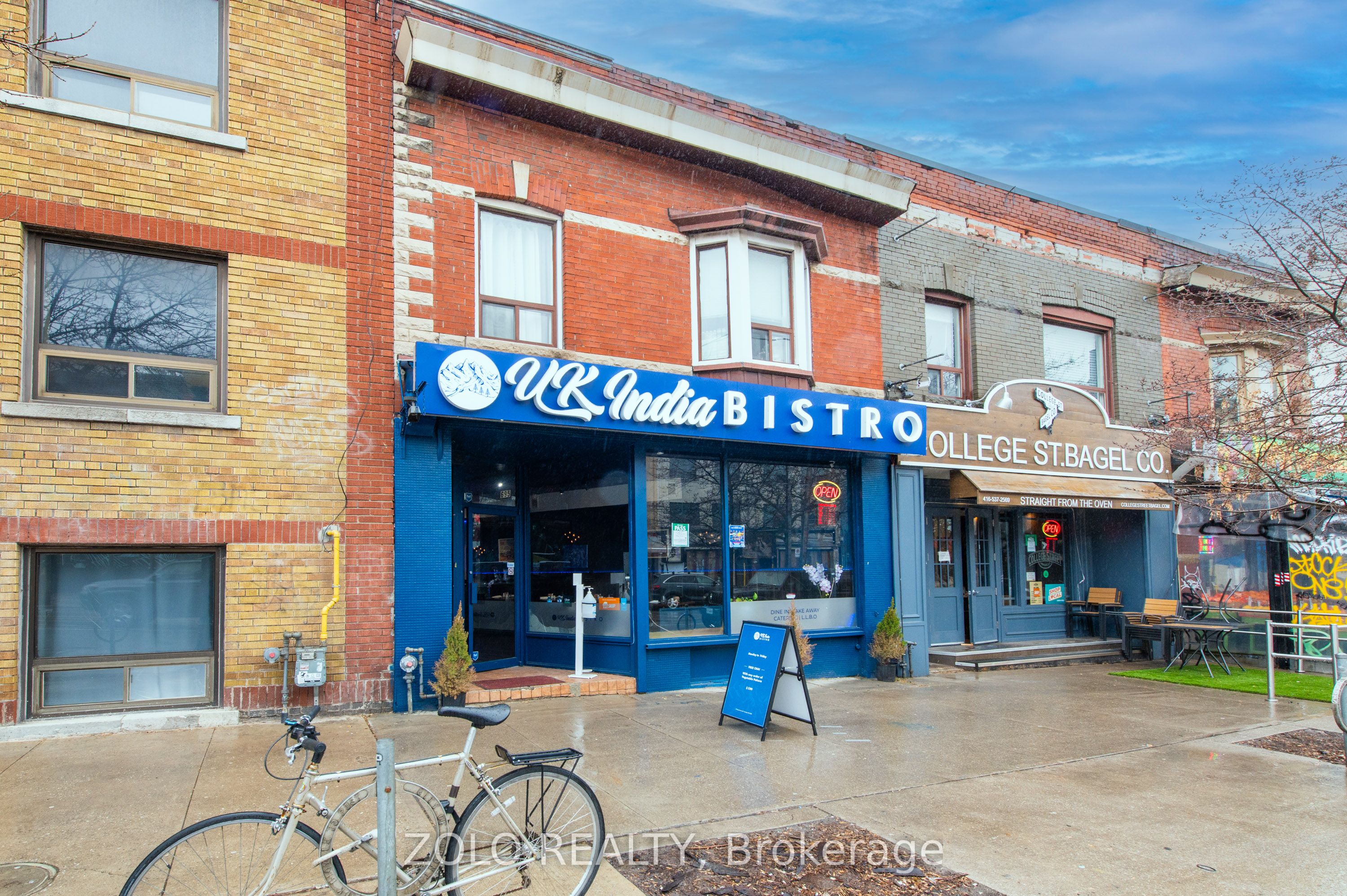 695 College Street Property Photo 2