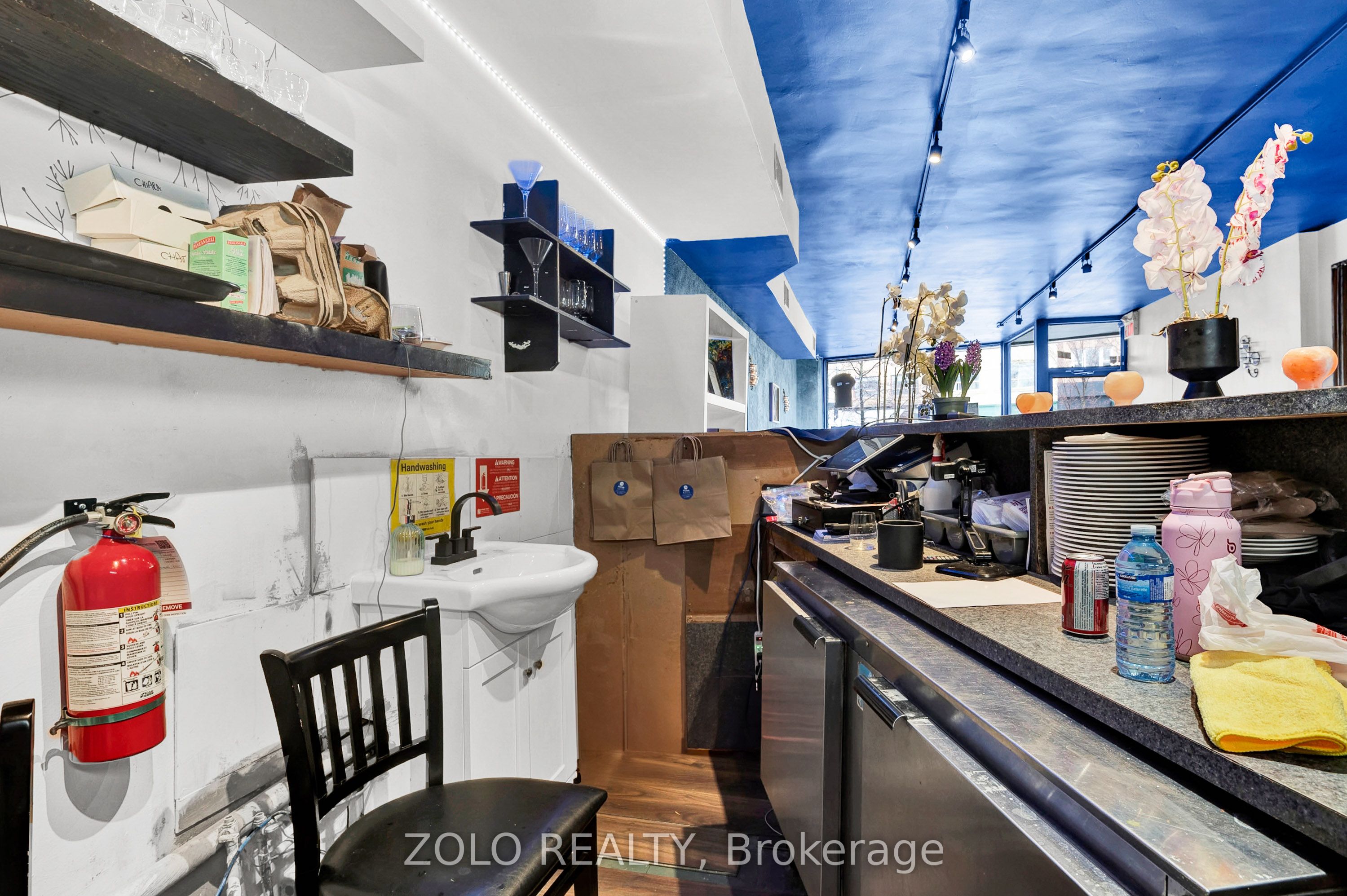 695 College Street Property Photo 11