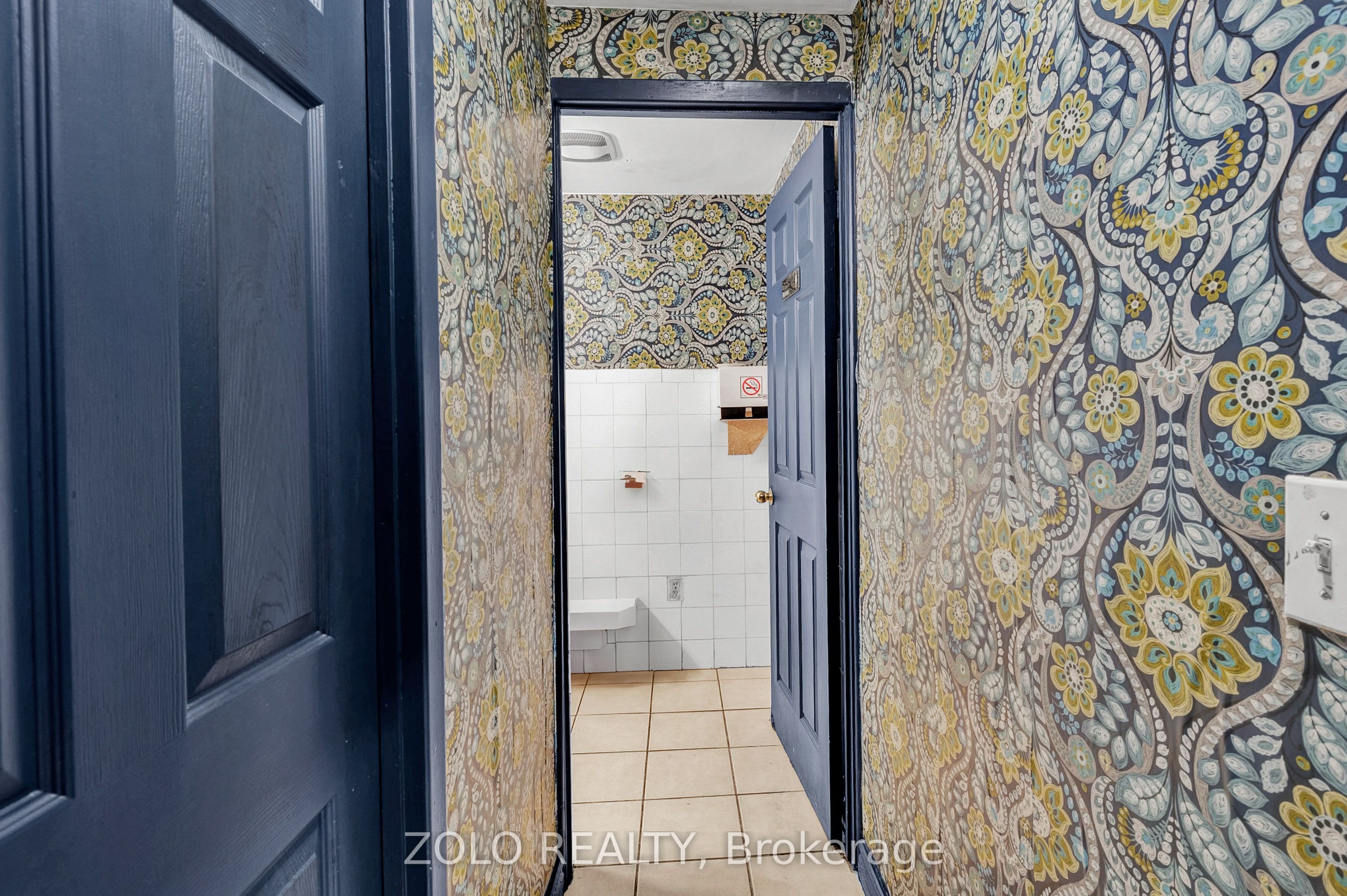 695 College Street Property Photo 12