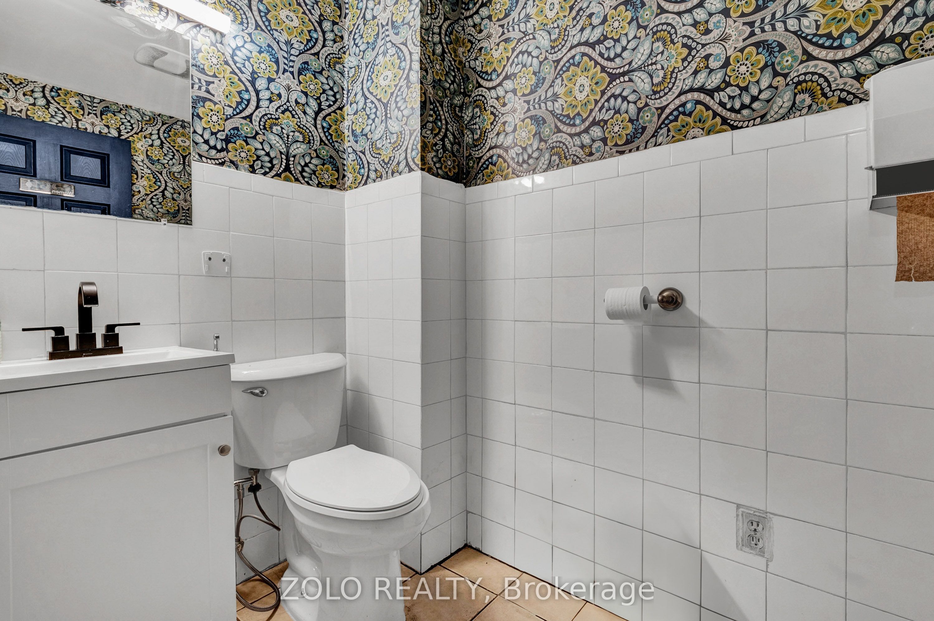 695 College Street Property Photo 13