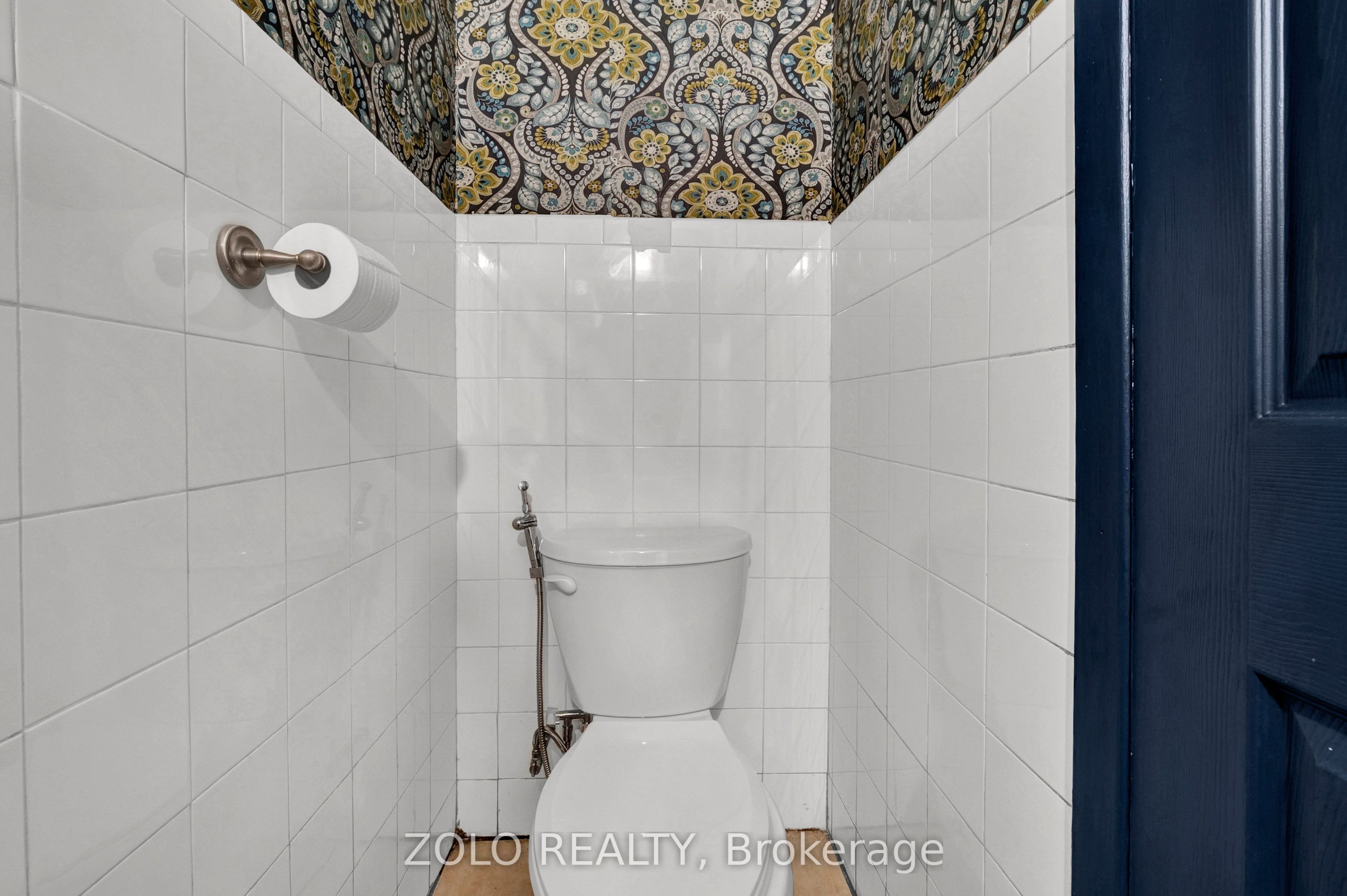 695 College Street Property Photo 14