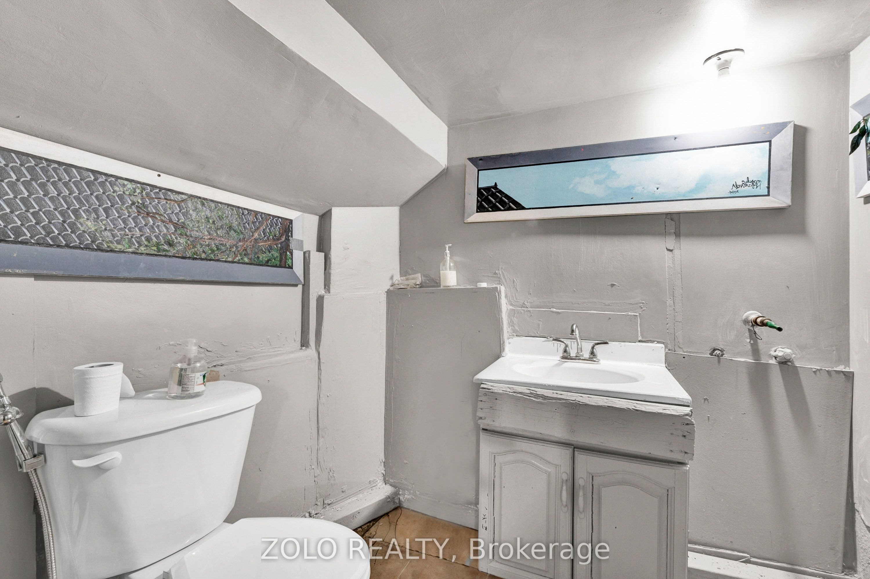 695 College Street Property Photo 20