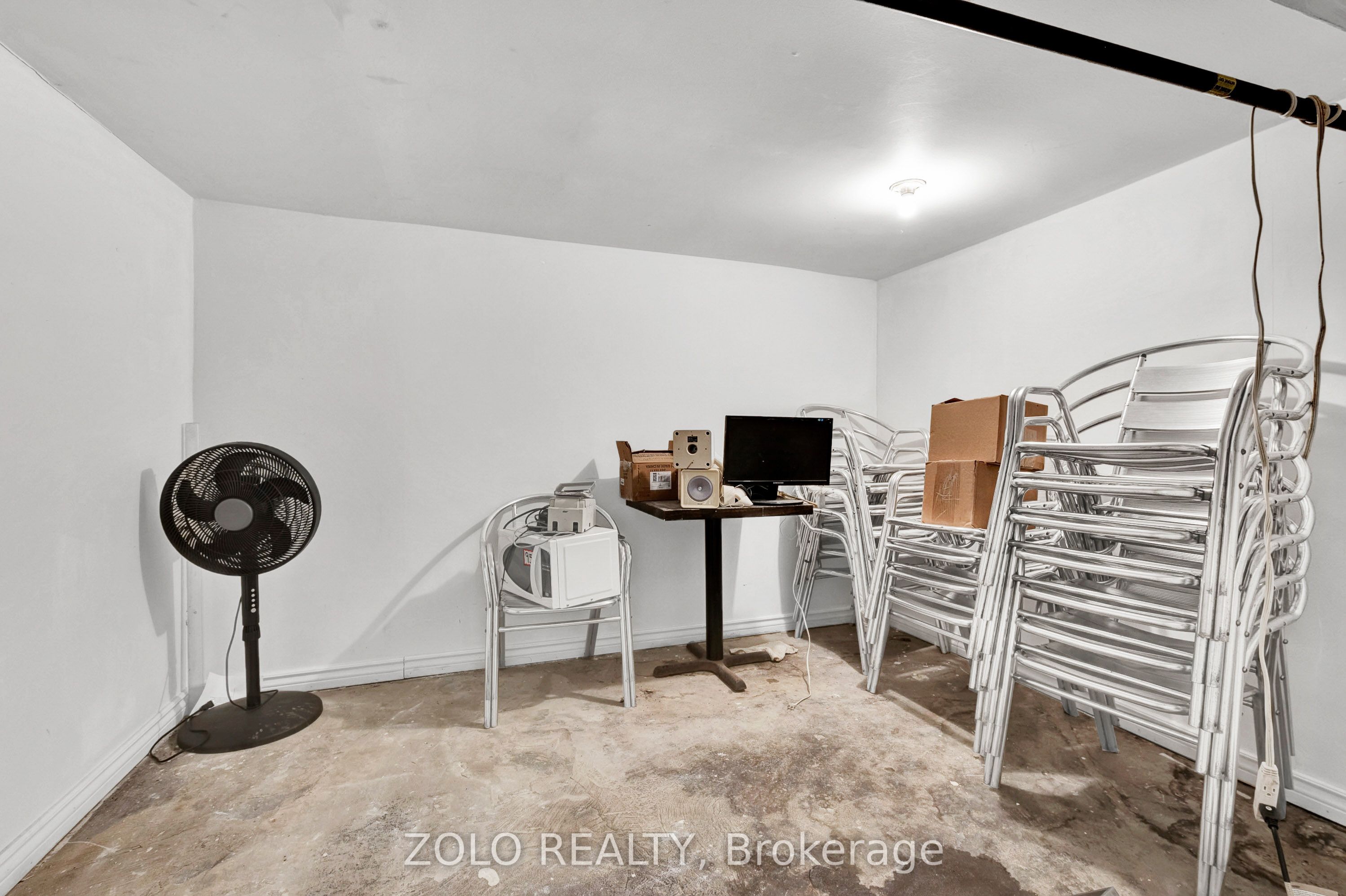 695 College Street Property Photo 21