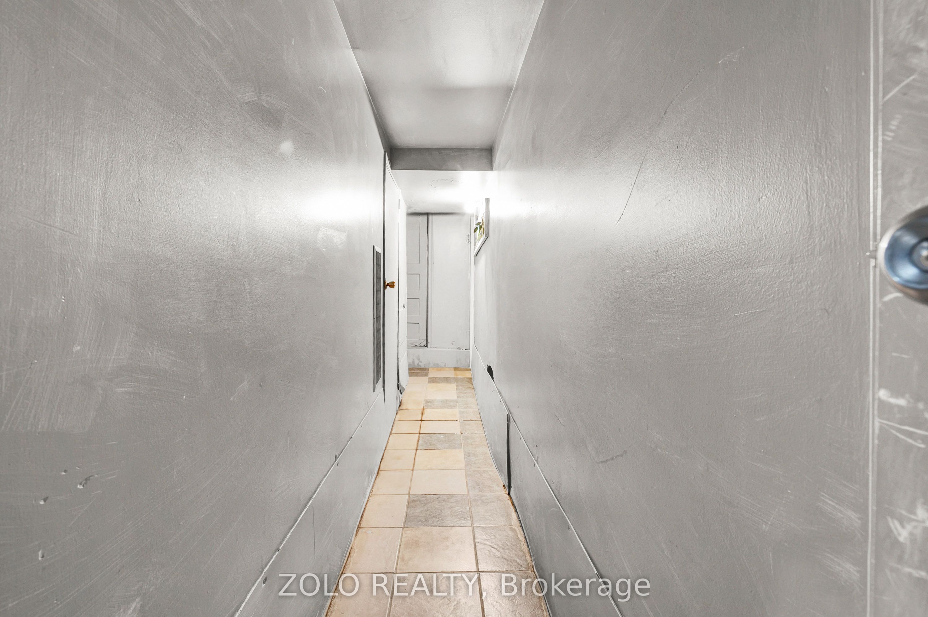 695 College Street Property Photo 24