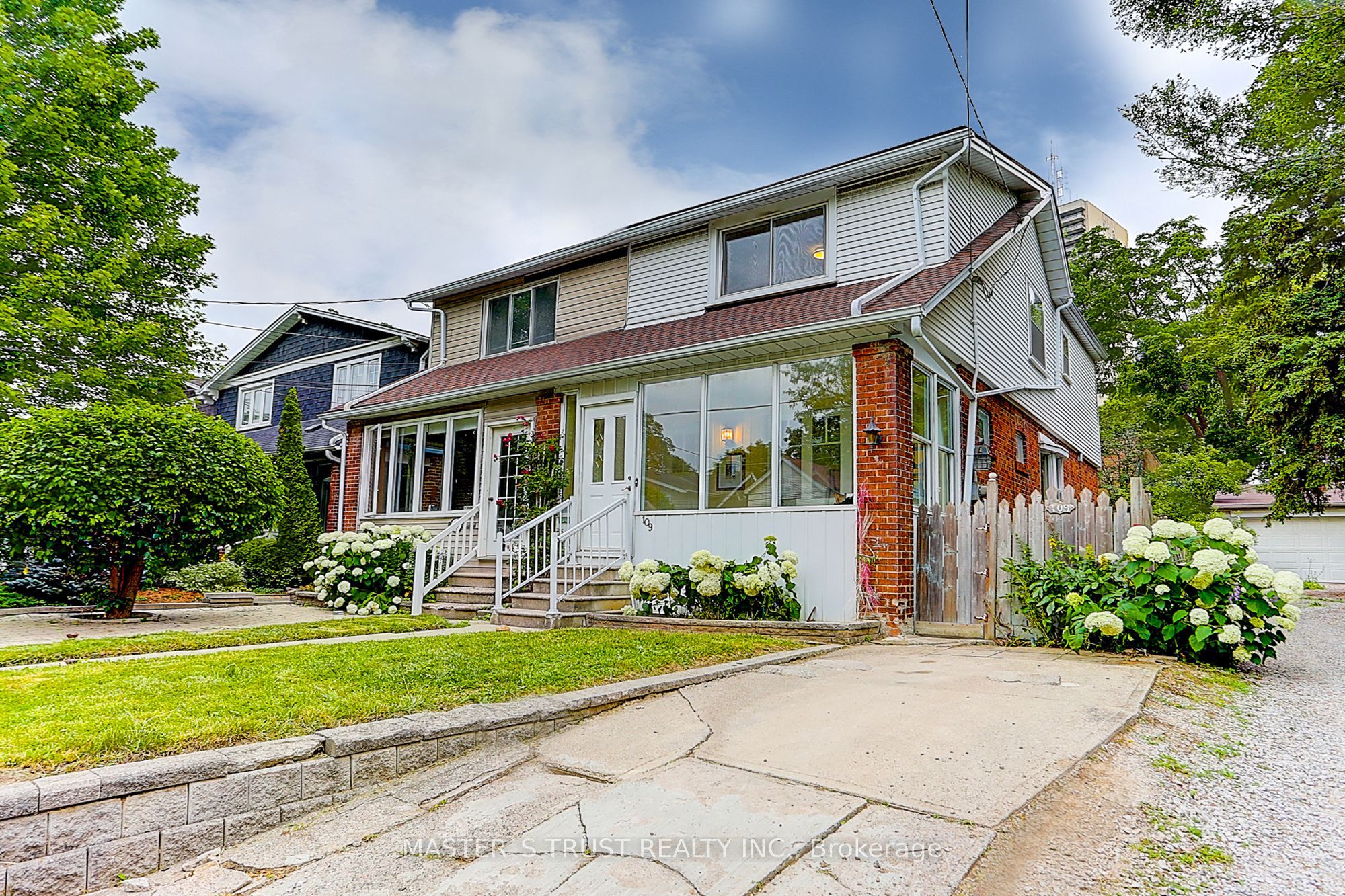 109 Edith Drive Property Photo 1