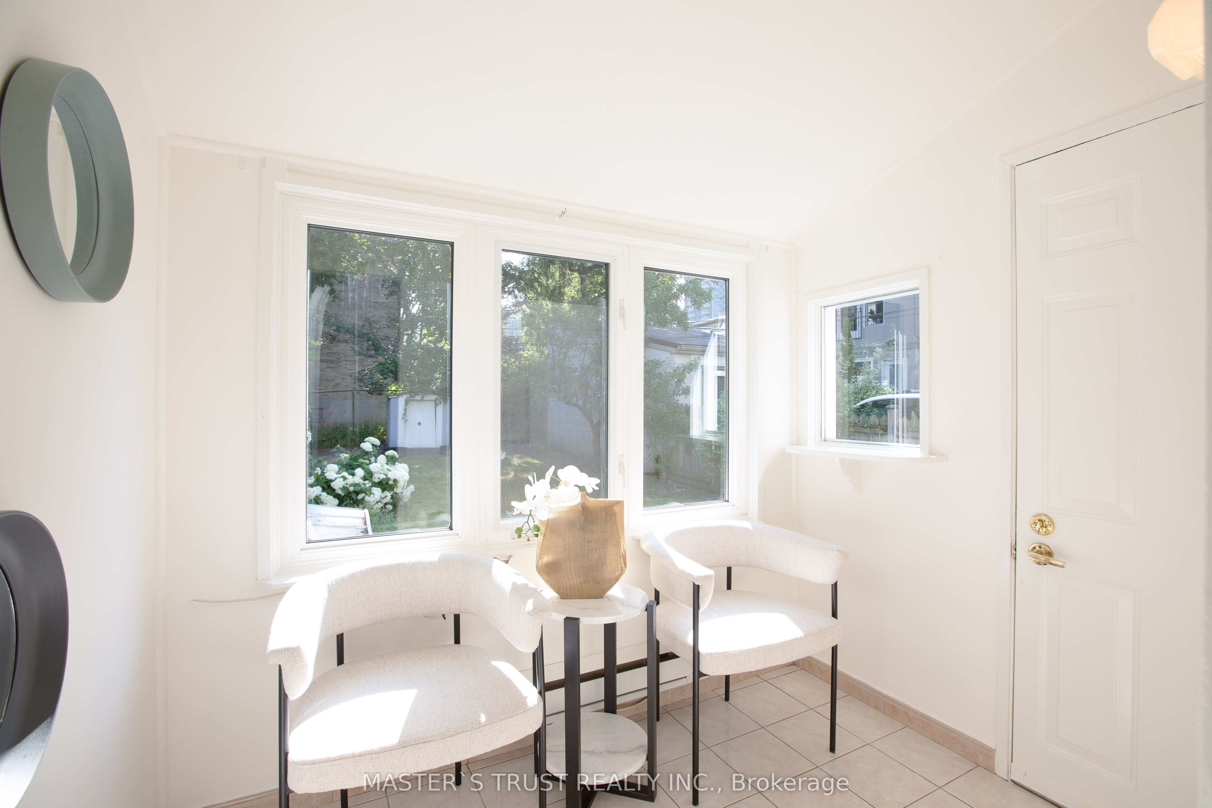 109 Edith Drive Property Photo 8