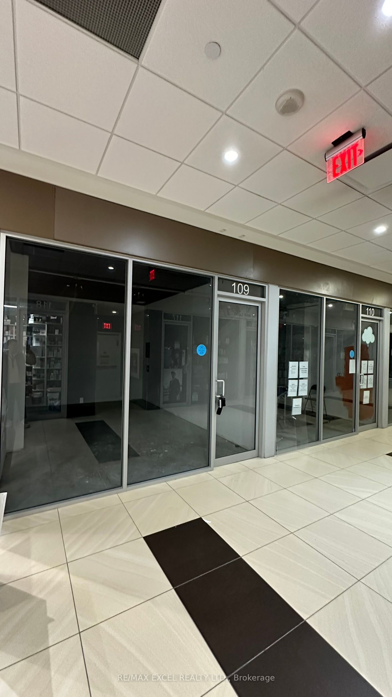 #109 - 384 Yonge Street Property Photo 2