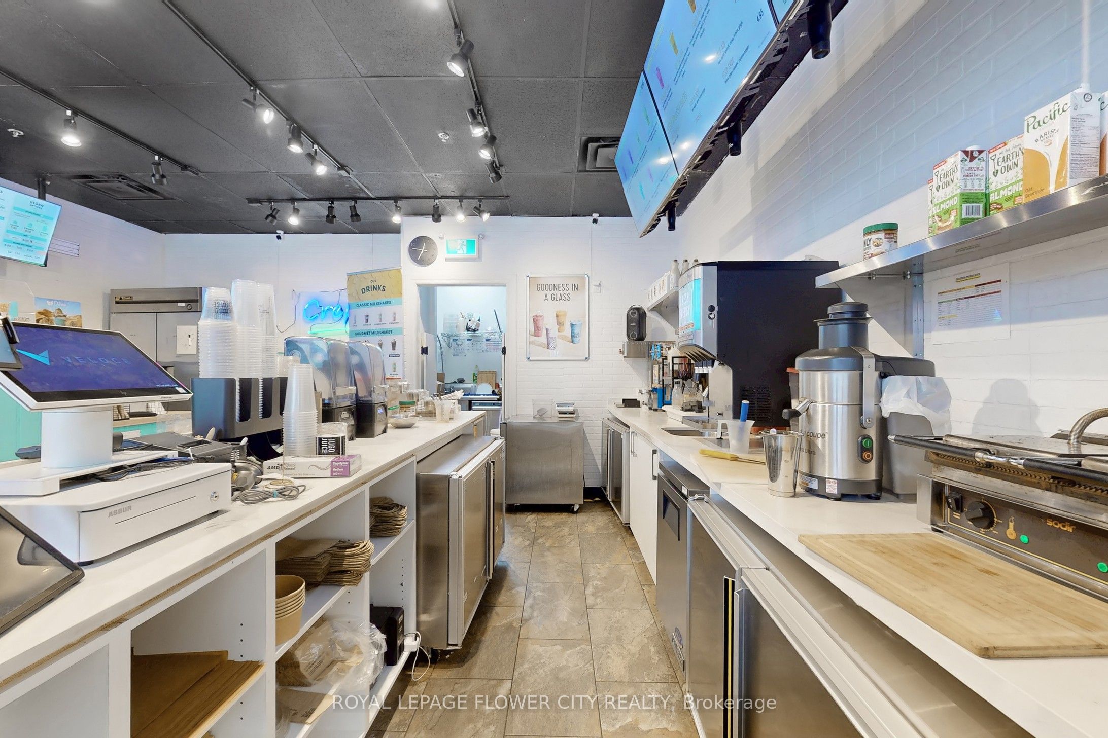 #104 - 320 Richmond Street Property Photo 21