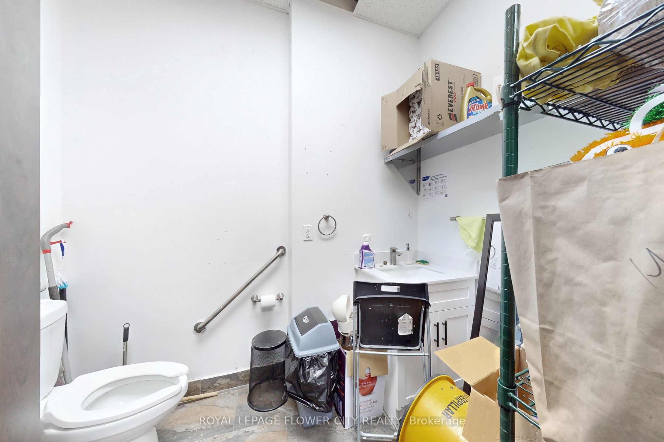 #104 - 320 Richmond Street Property Photo 28