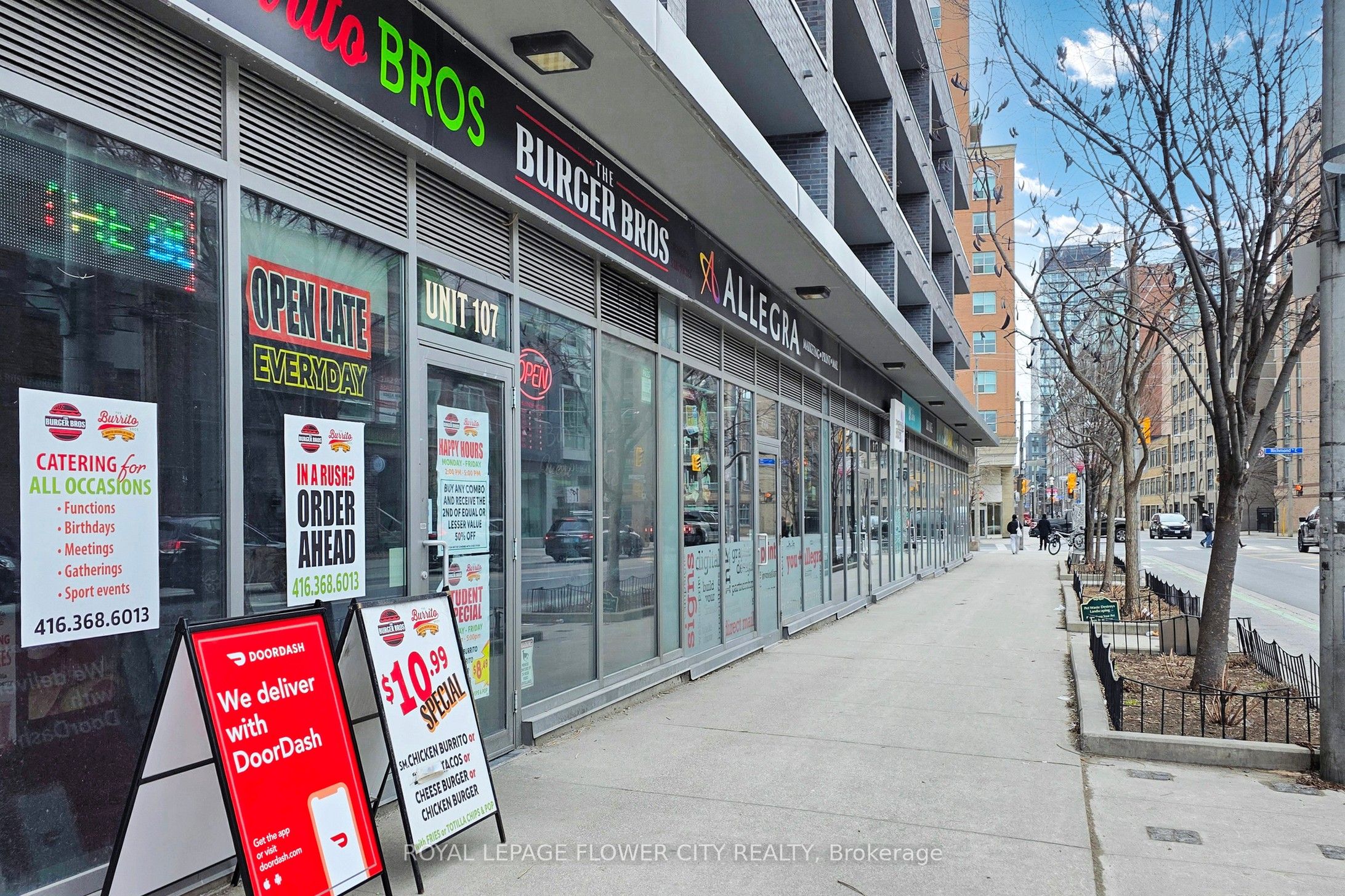 #104 - 320 Richmond Street Property Photo 32