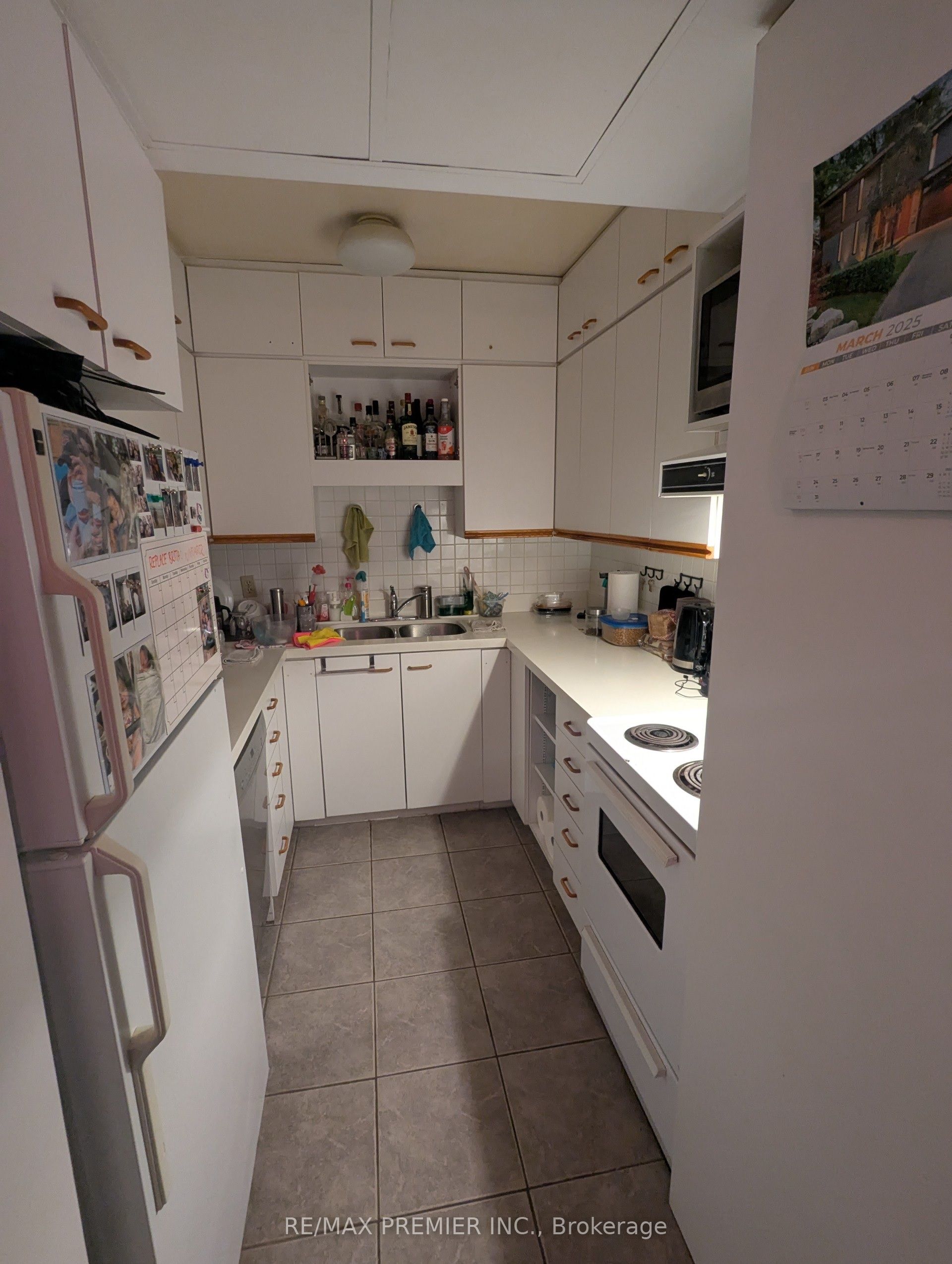 196 Carlton Street 2 Property Photo 3
