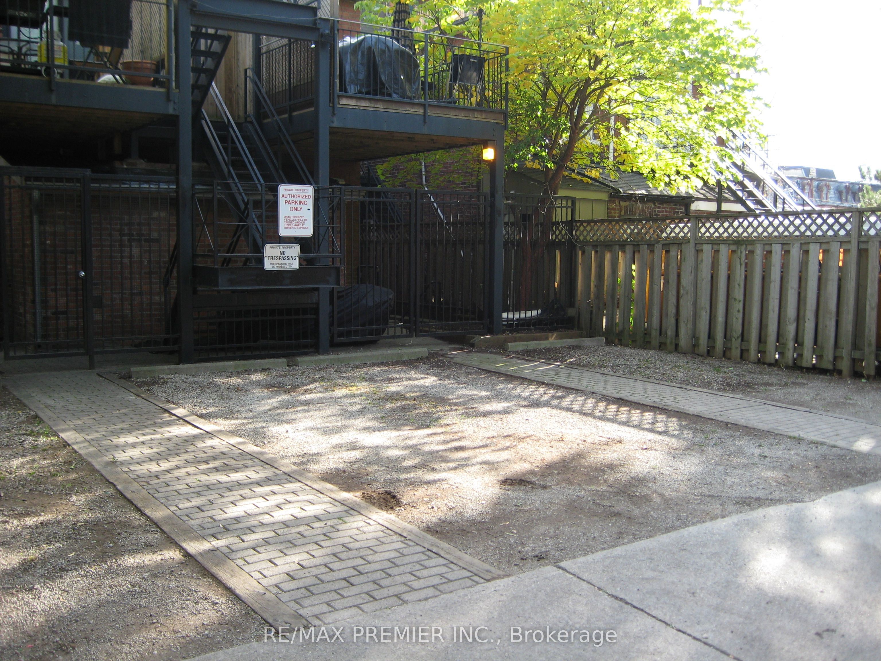196 Carlton Street 2 Property Photo 8