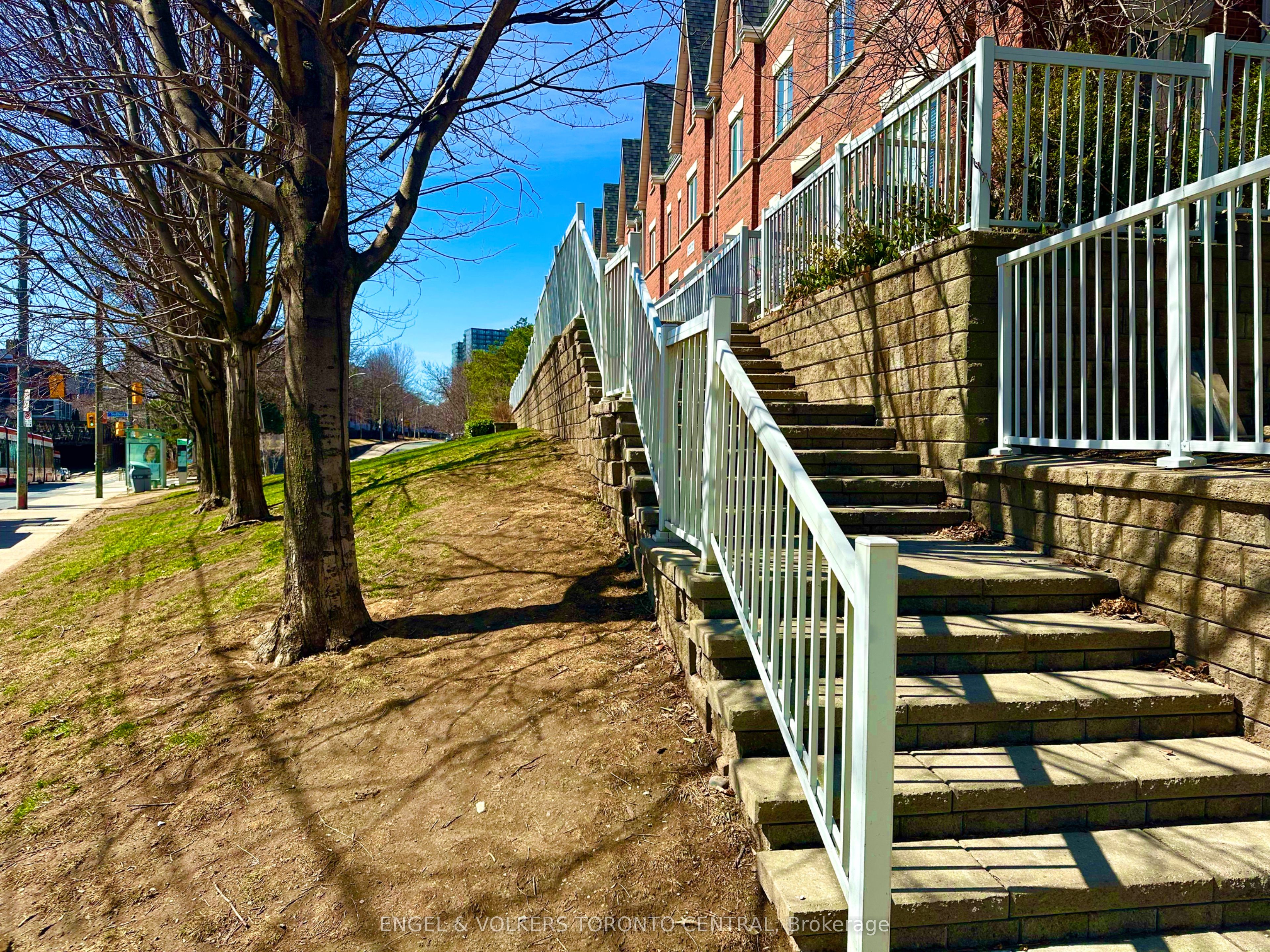 #603 - 12 Sudbury Street Property Photo 4