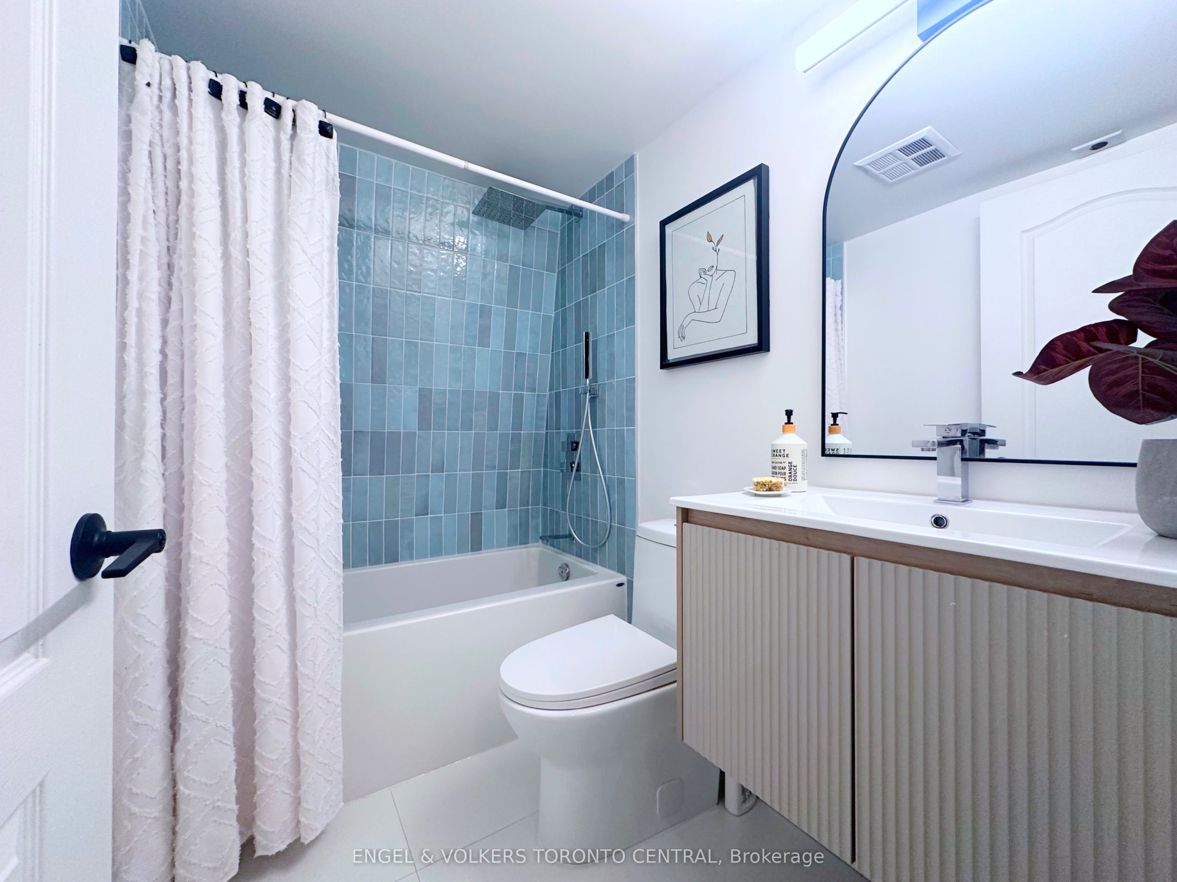 #603 - 12 Sudbury Street Property Photo 11