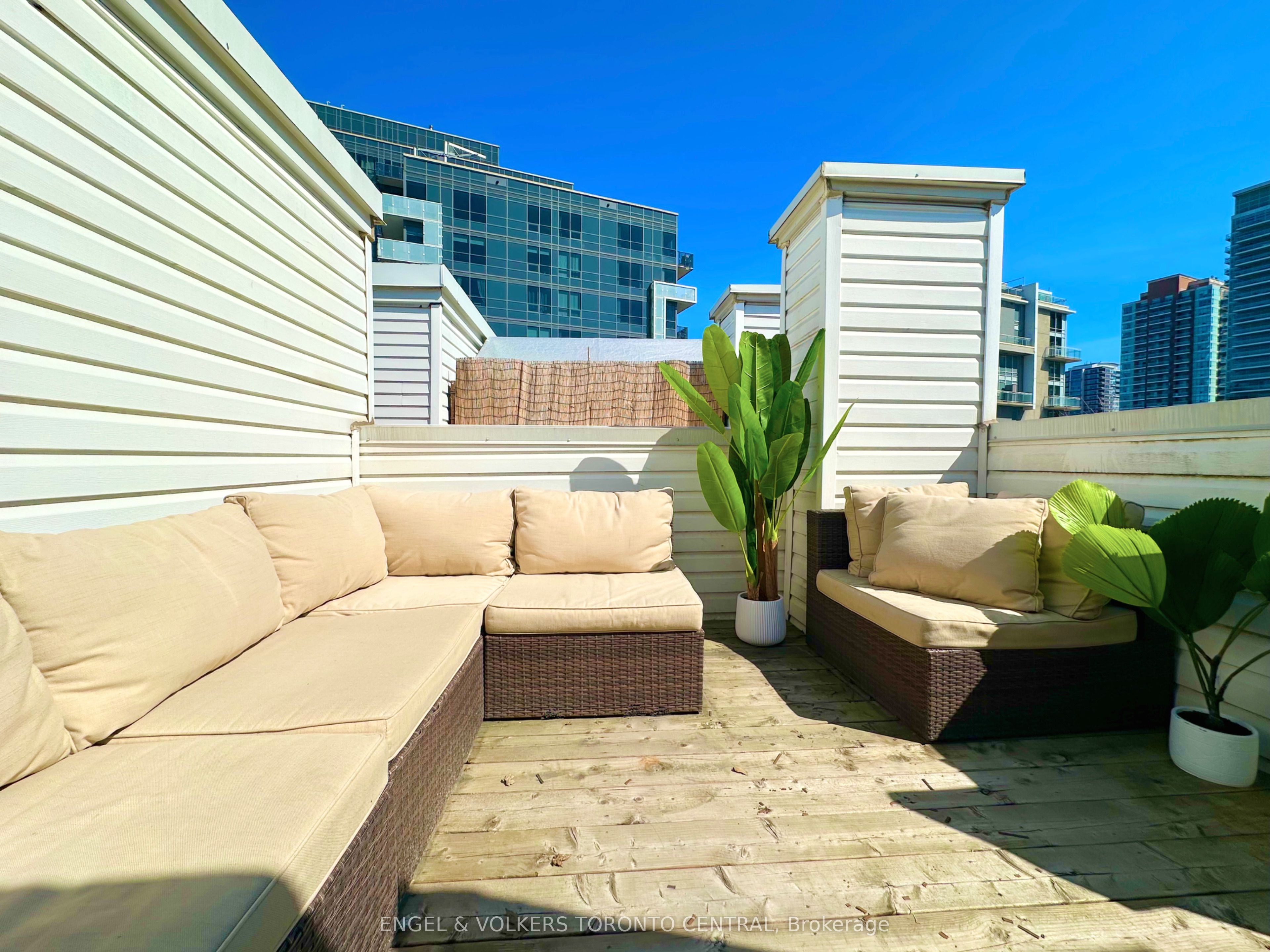 #603 - 12 Sudbury Street Property Photo 13