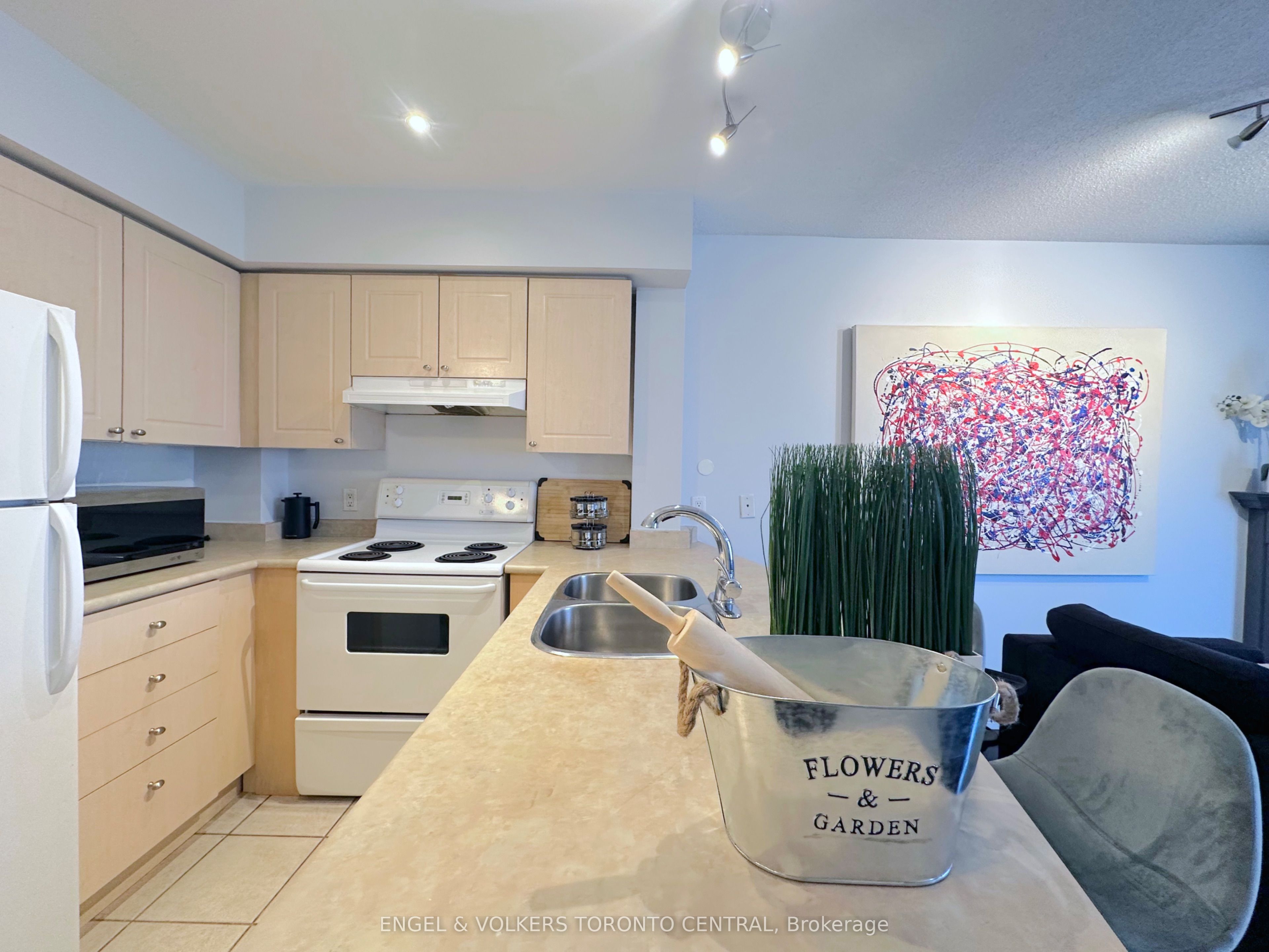 #603 - 12 Sudbury Street Property Photo 15