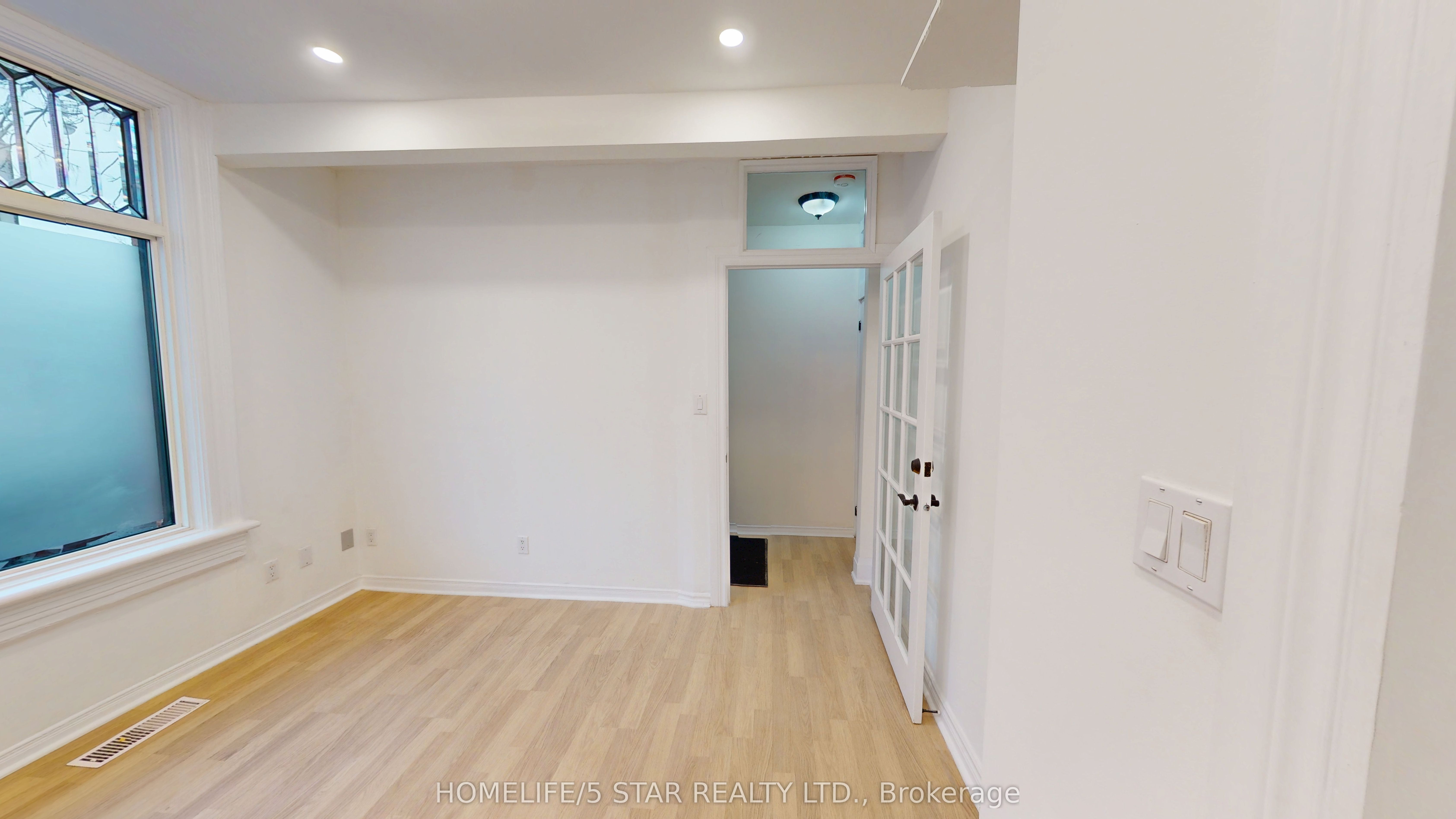 #commercial/office Unit - 175 Harbord Street Property Photo 6