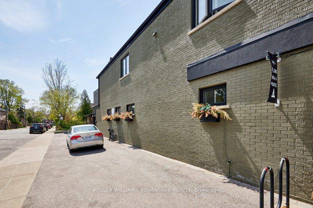 477 Davisville Avenue Property Photo 41