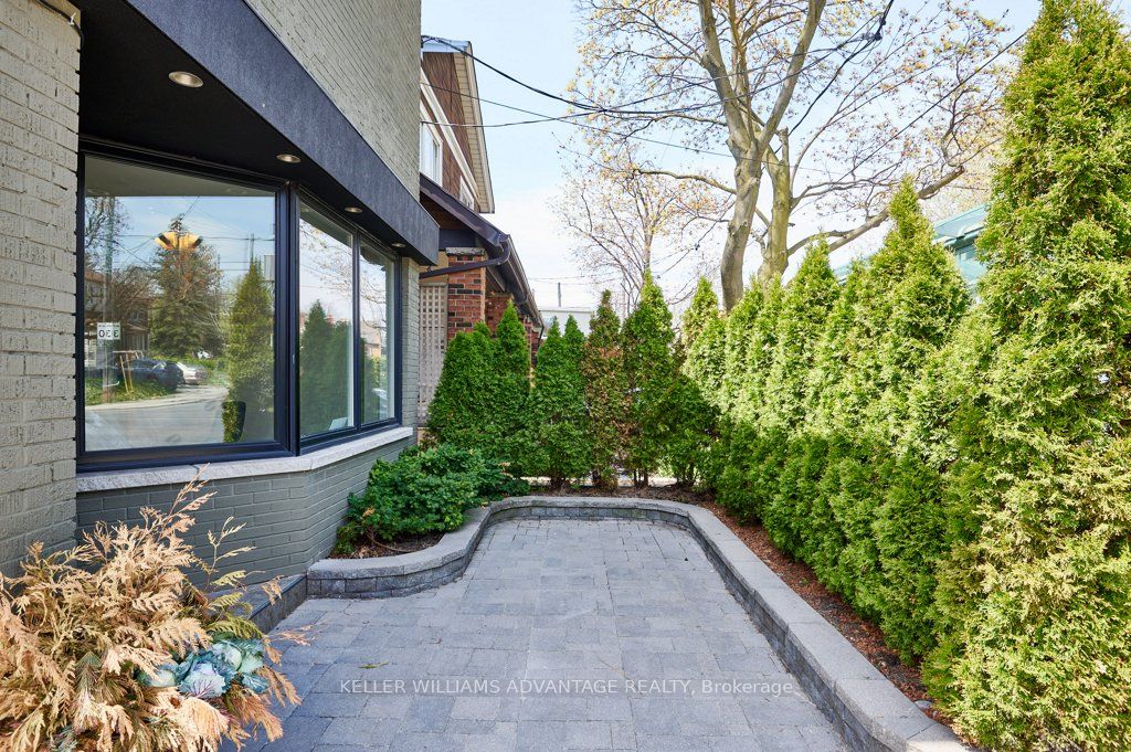 477 Davisville Avenue Property Photo 4
