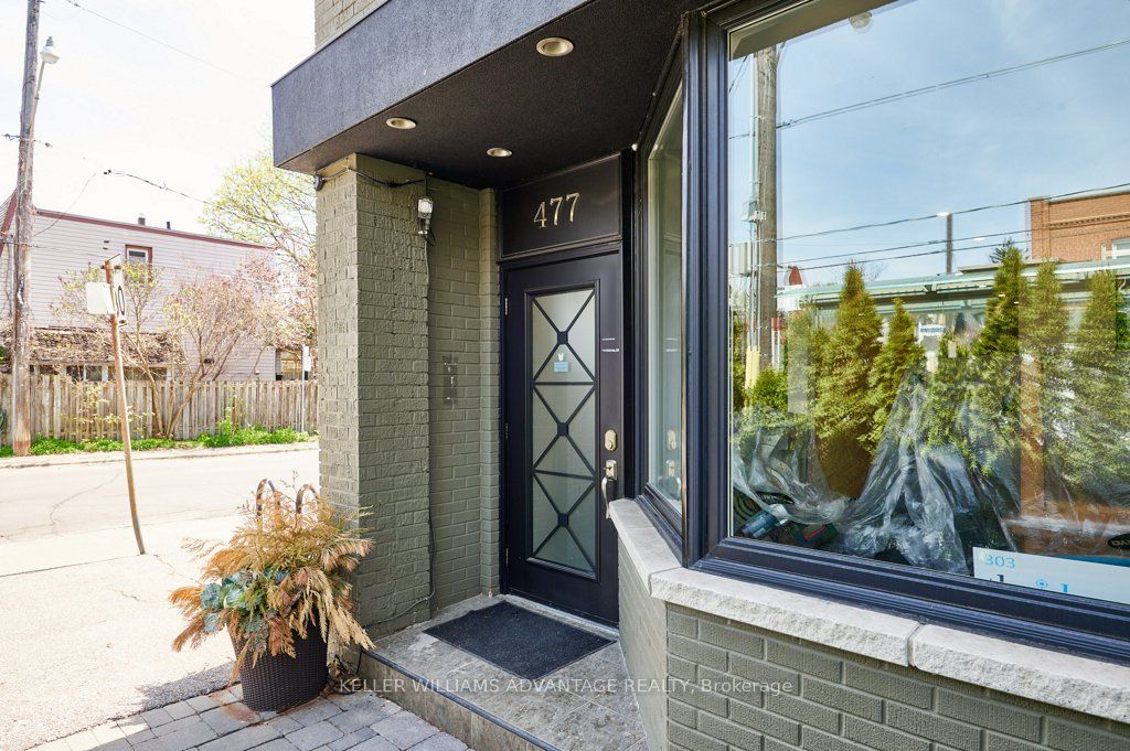 477 Davisville Avenue Property Photo 5