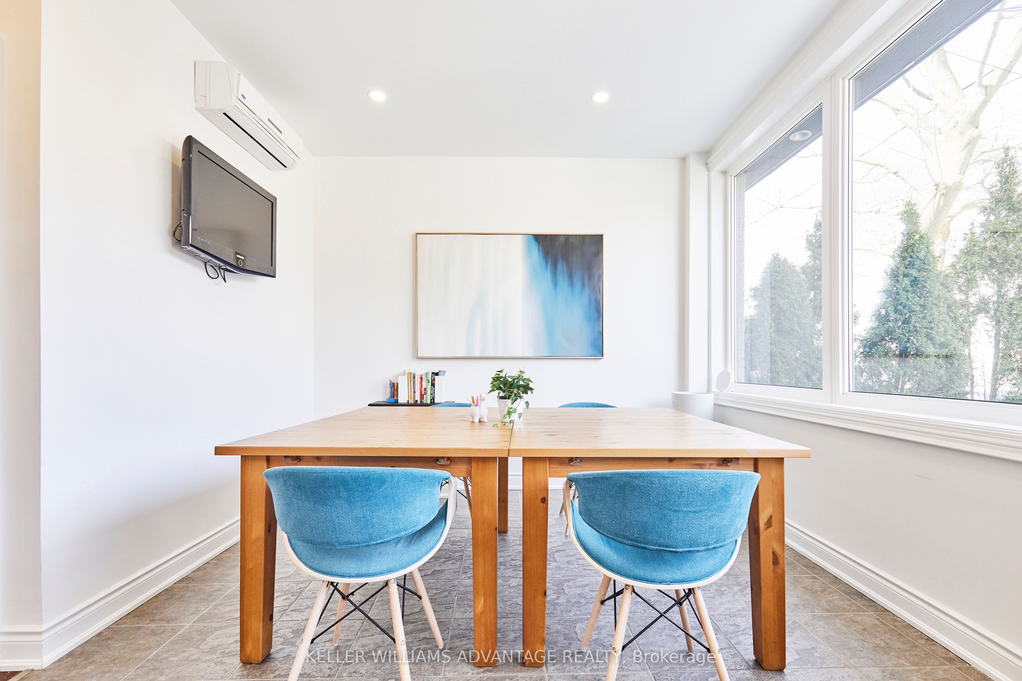 477 Davisville Avenue Property Photo 8