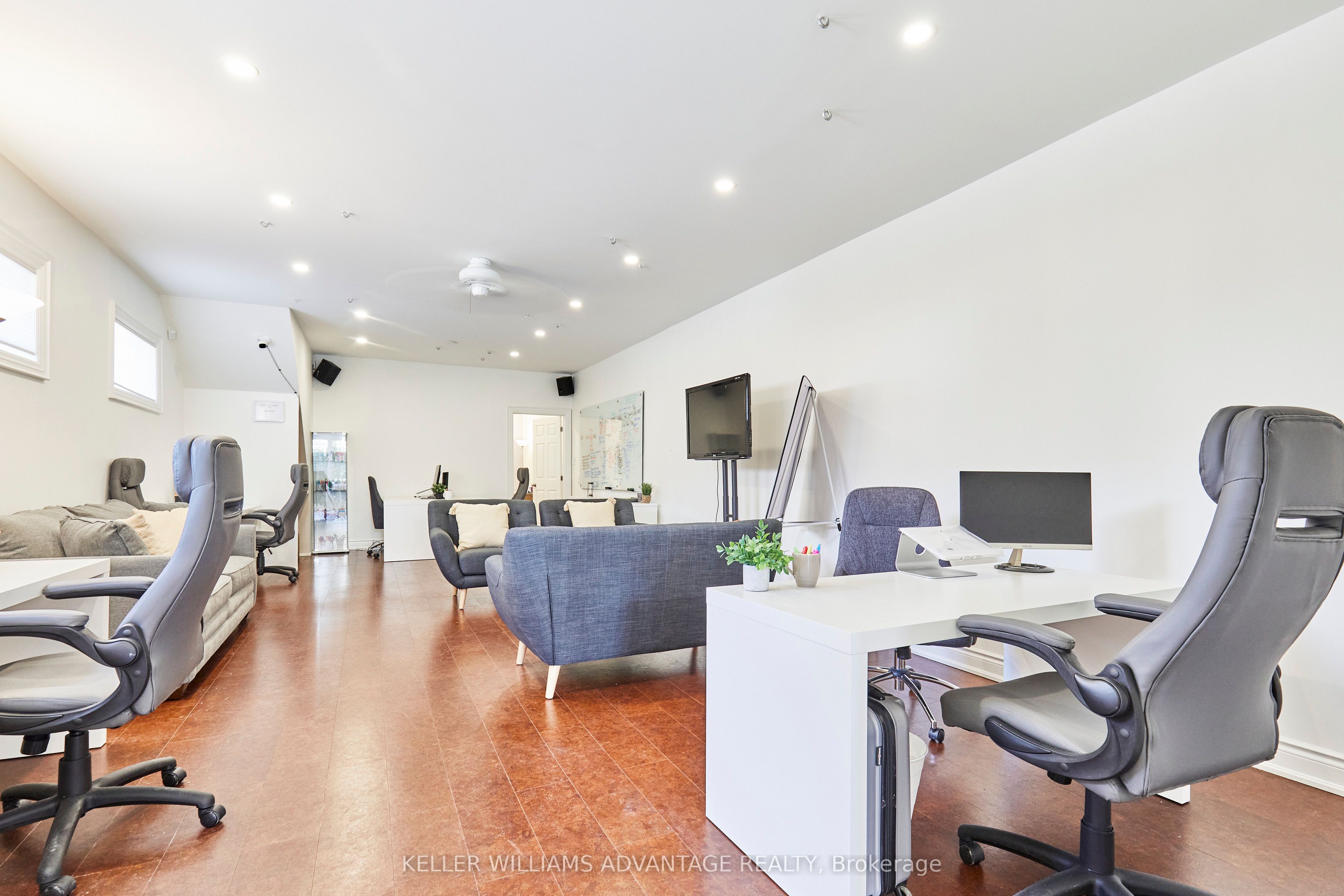 477 Davisville Avenue Property Photo 13