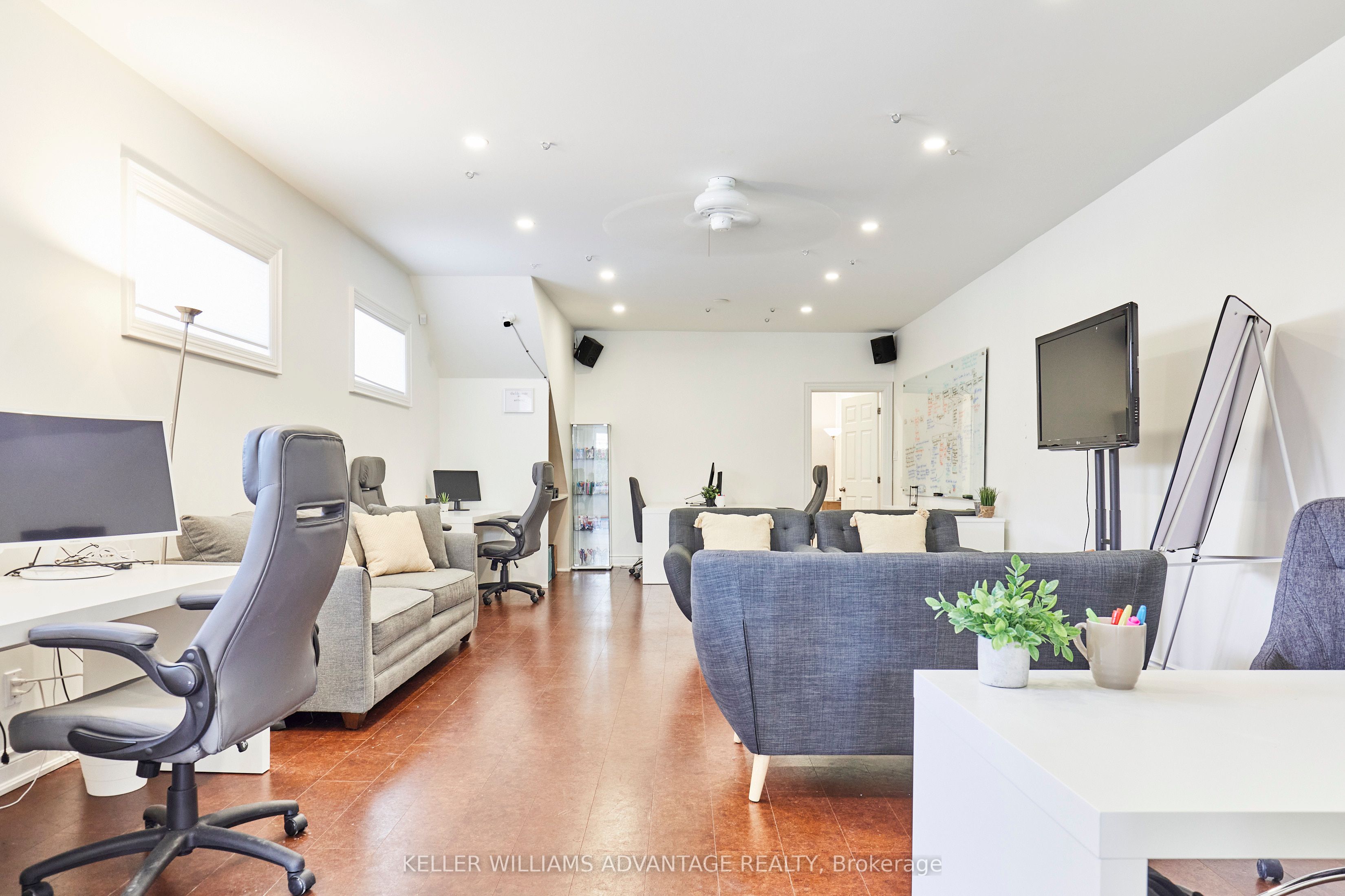 477 Davisville Avenue Property Photo 14