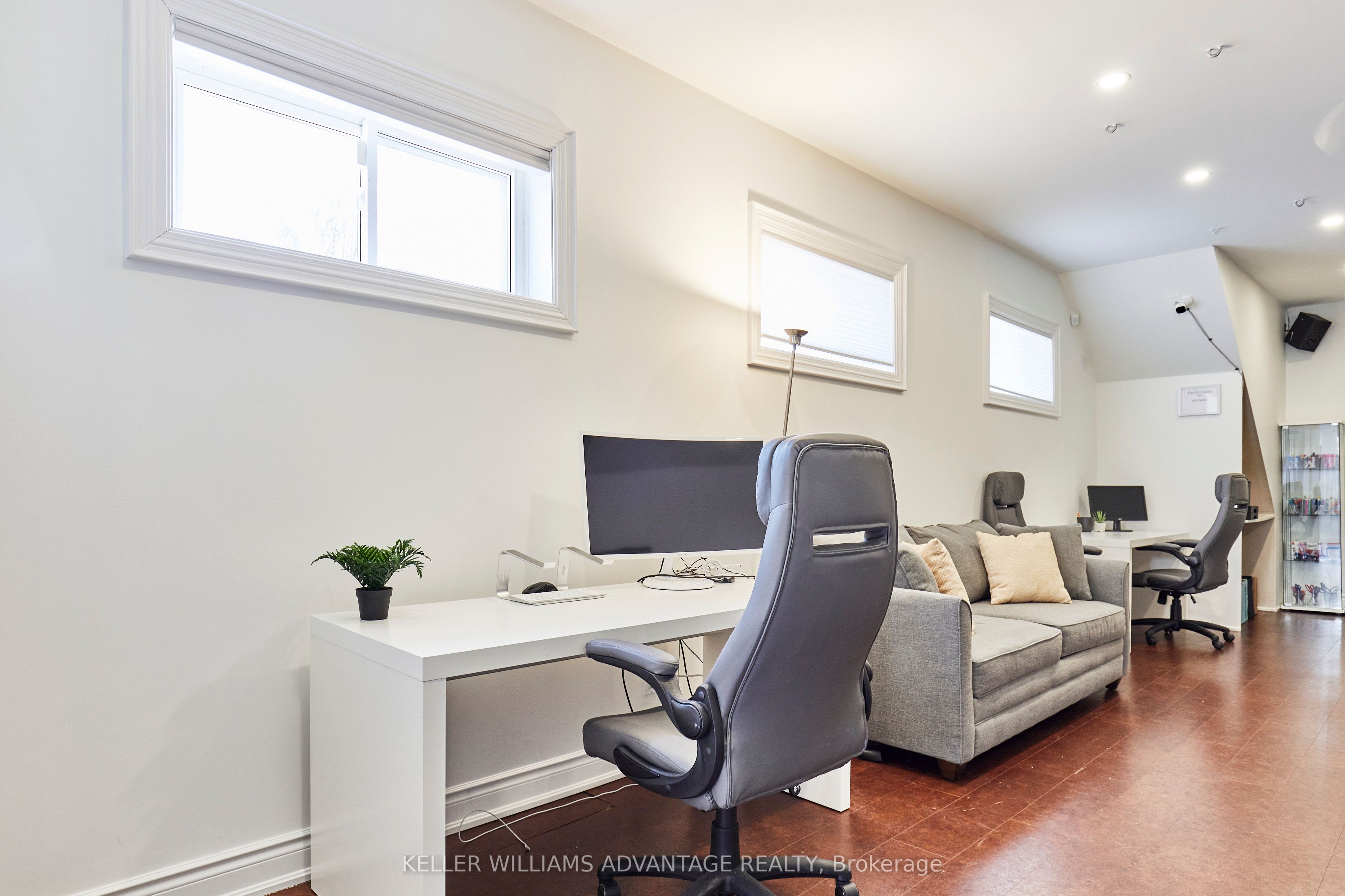 477 Davisville Avenue Property Photo 15