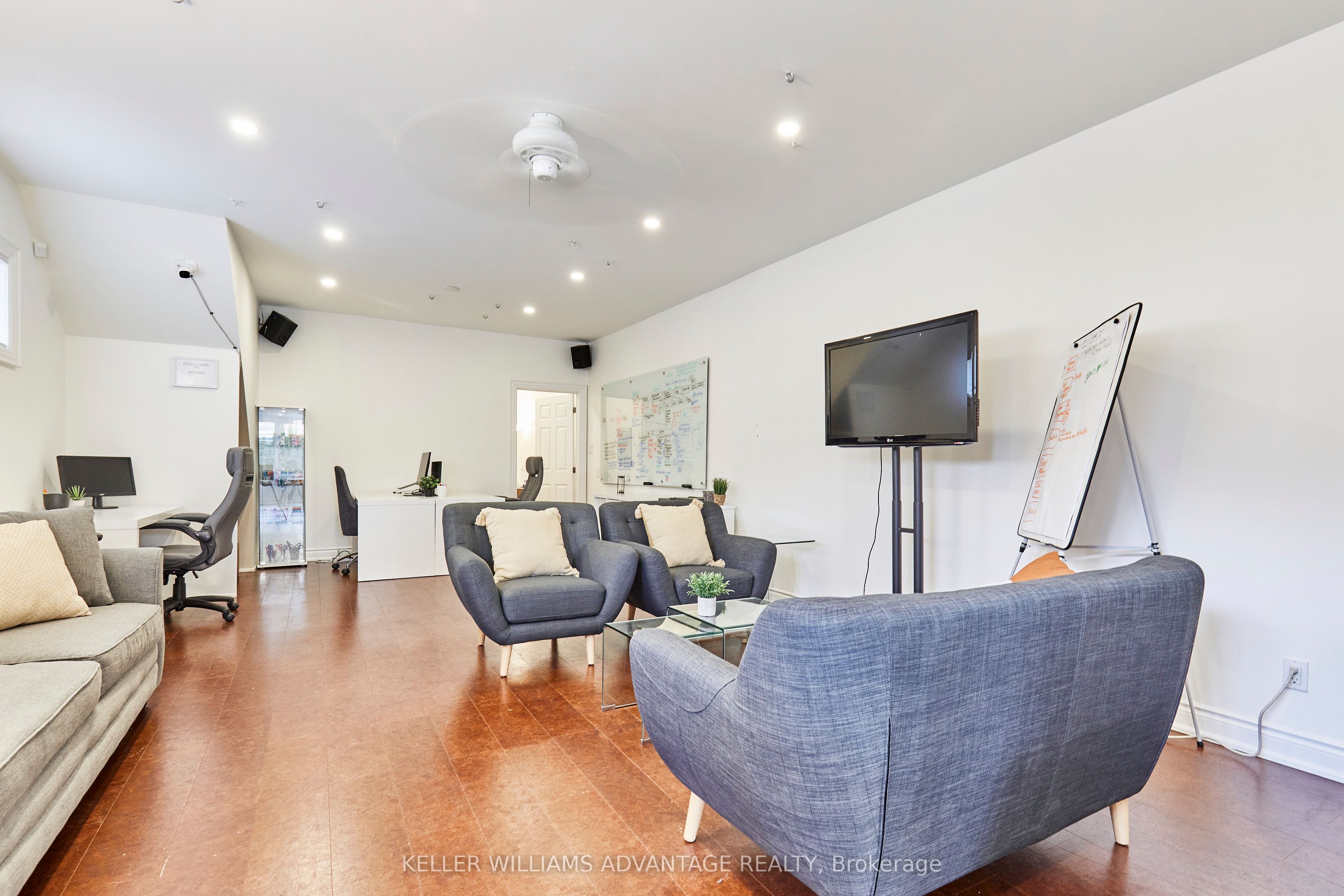 477 Davisville Avenue Property Photo 16
