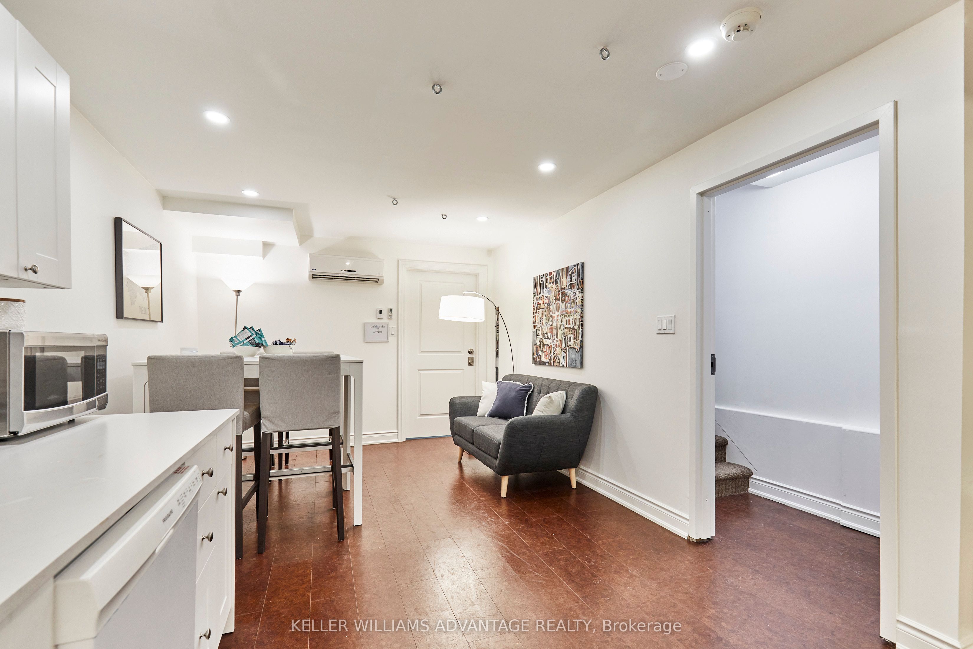 477 Davisville Avenue Property Photo 25