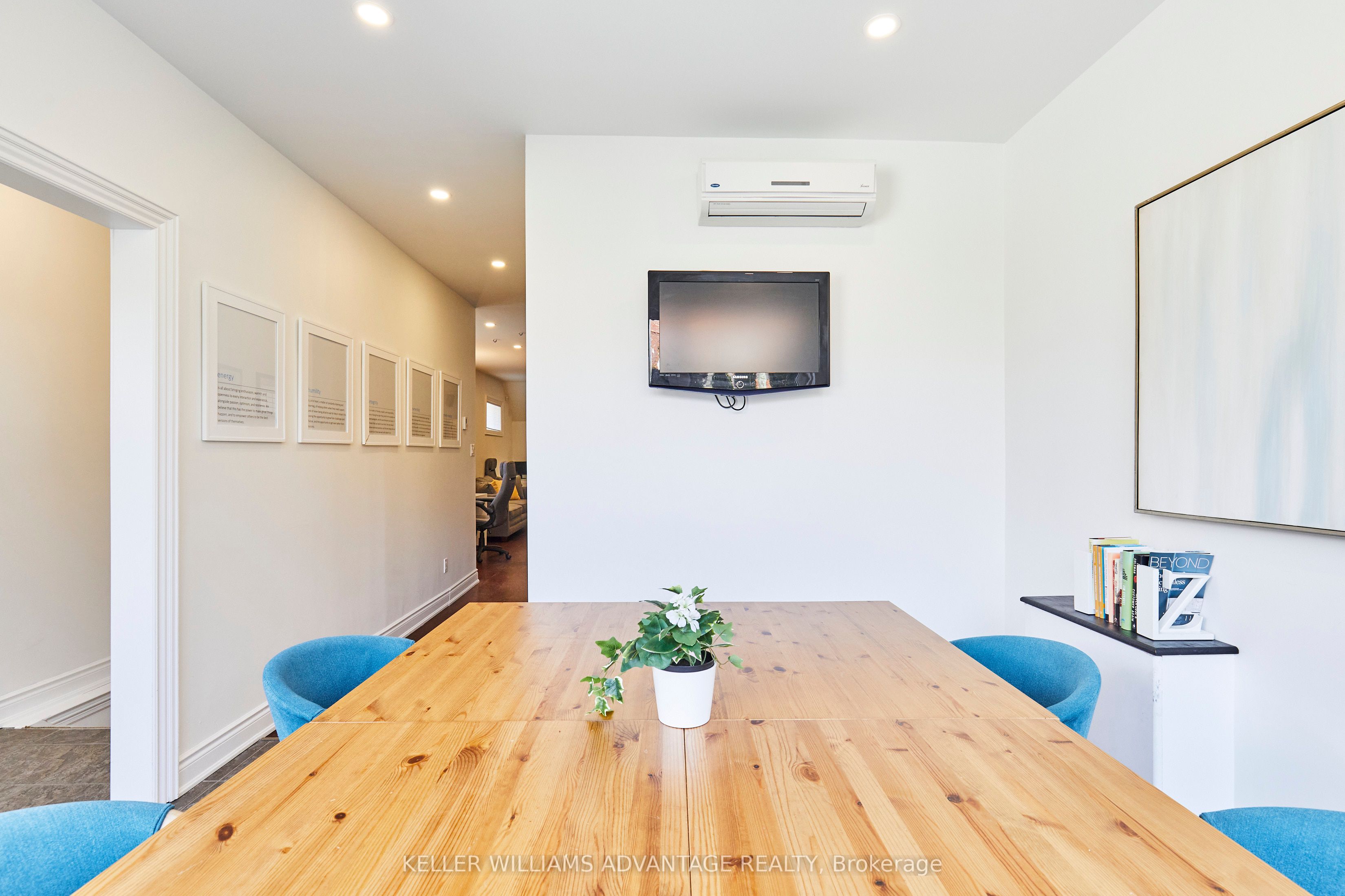 477 Davisville Avenue Property Photo 8