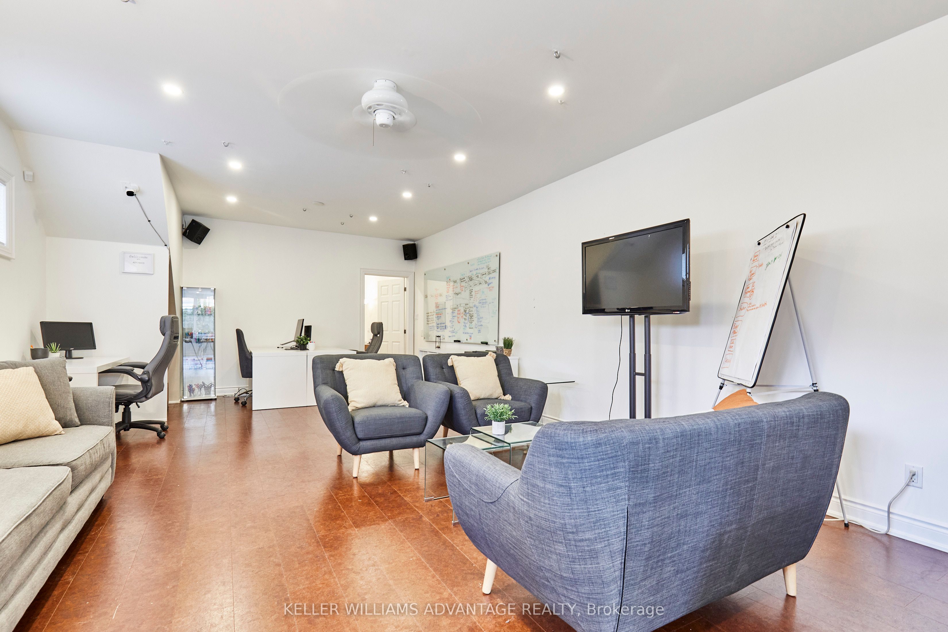 477 Davisville Avenue Property Photo 15