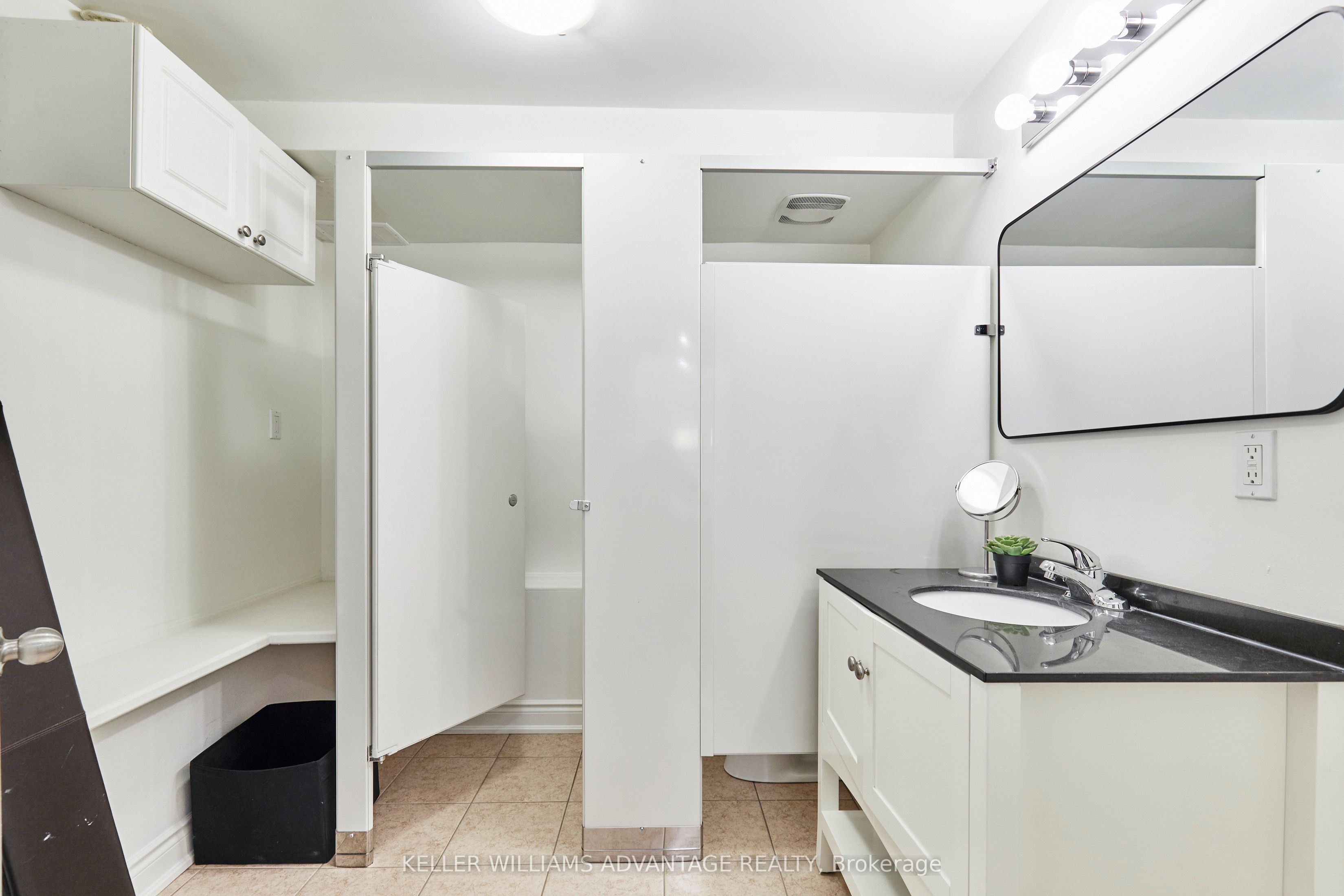 477 Davisville Avenue Property Photo 29