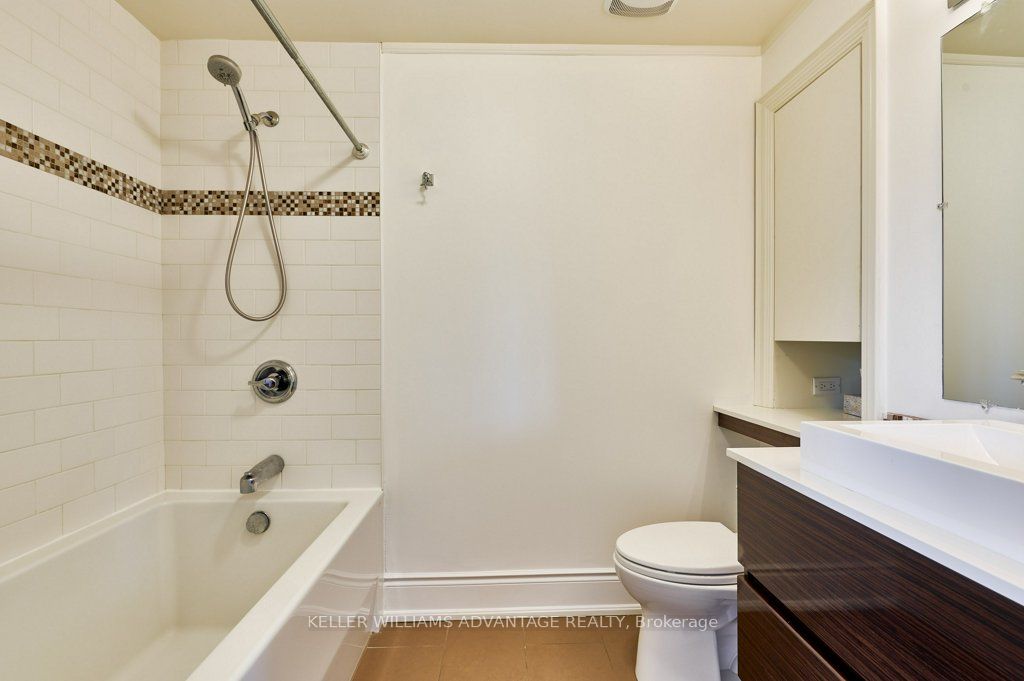 477 Davisville Avenue Property Photo 40