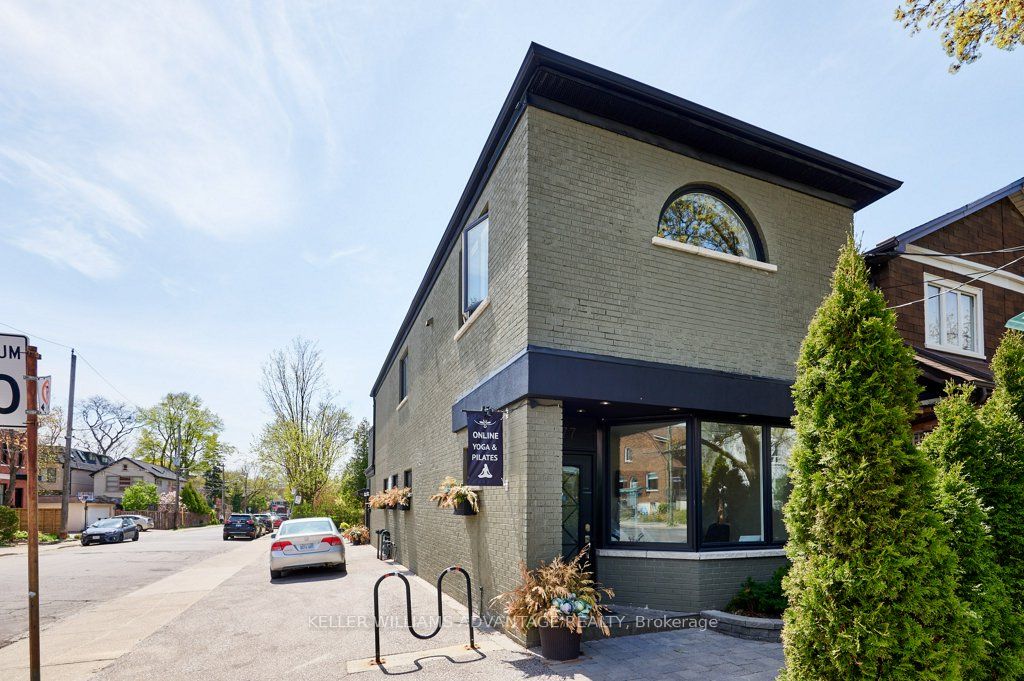 477 Davisville Avenue Property Photo 44