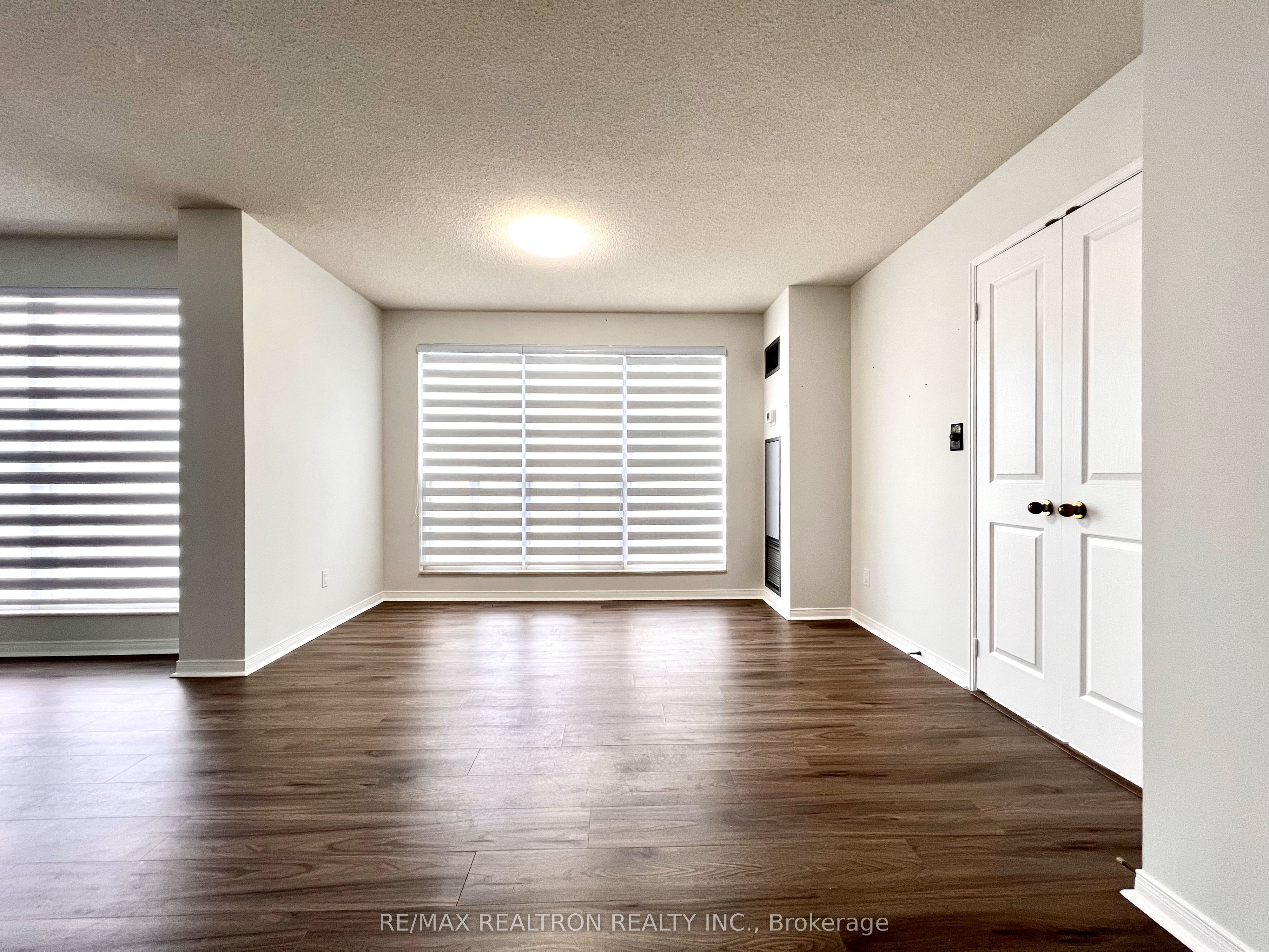 18 Hollywood Avenue N 407 Property Photo 3