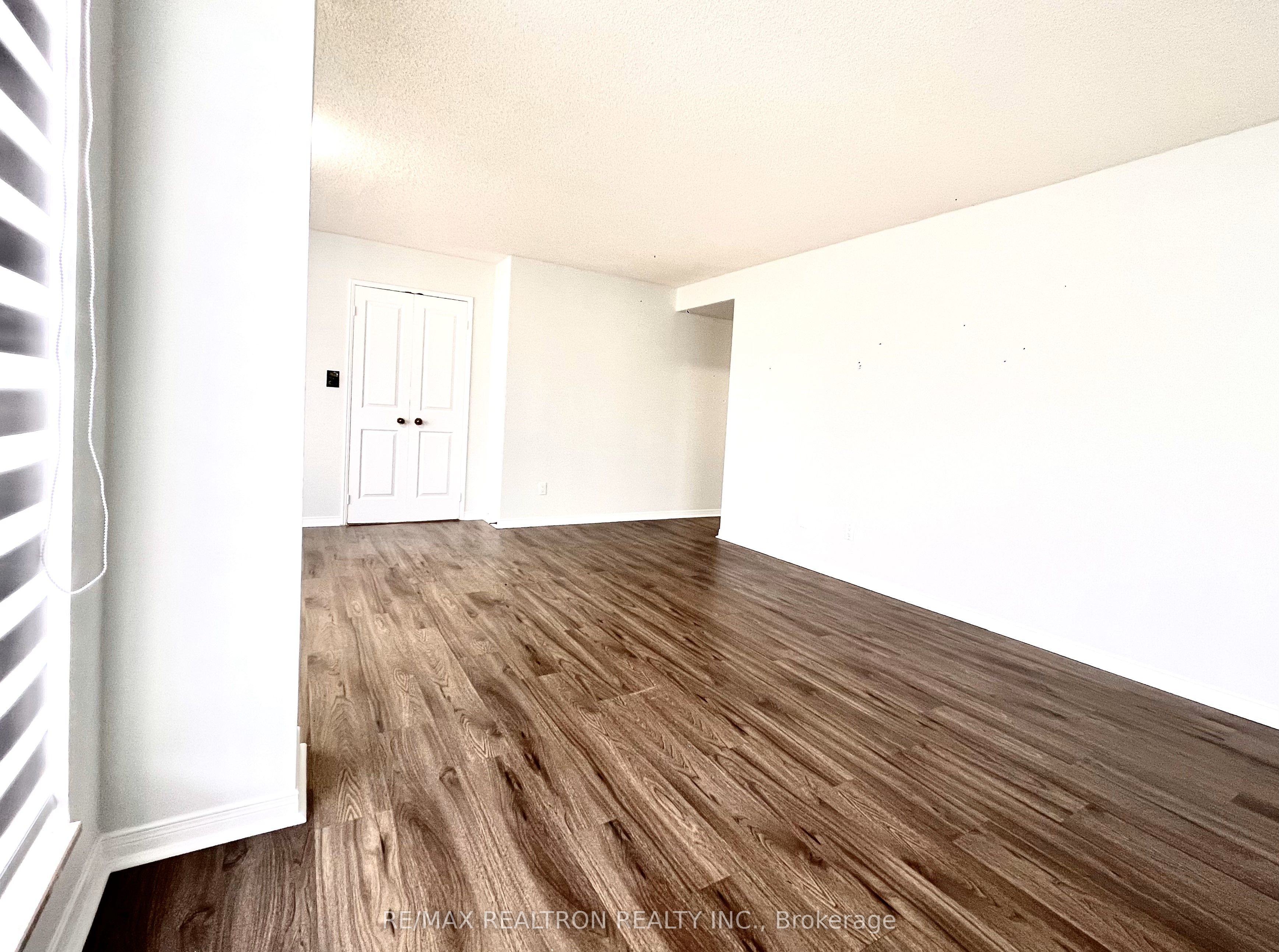 18 Hollywood Avenue N 407 Property Photo 7