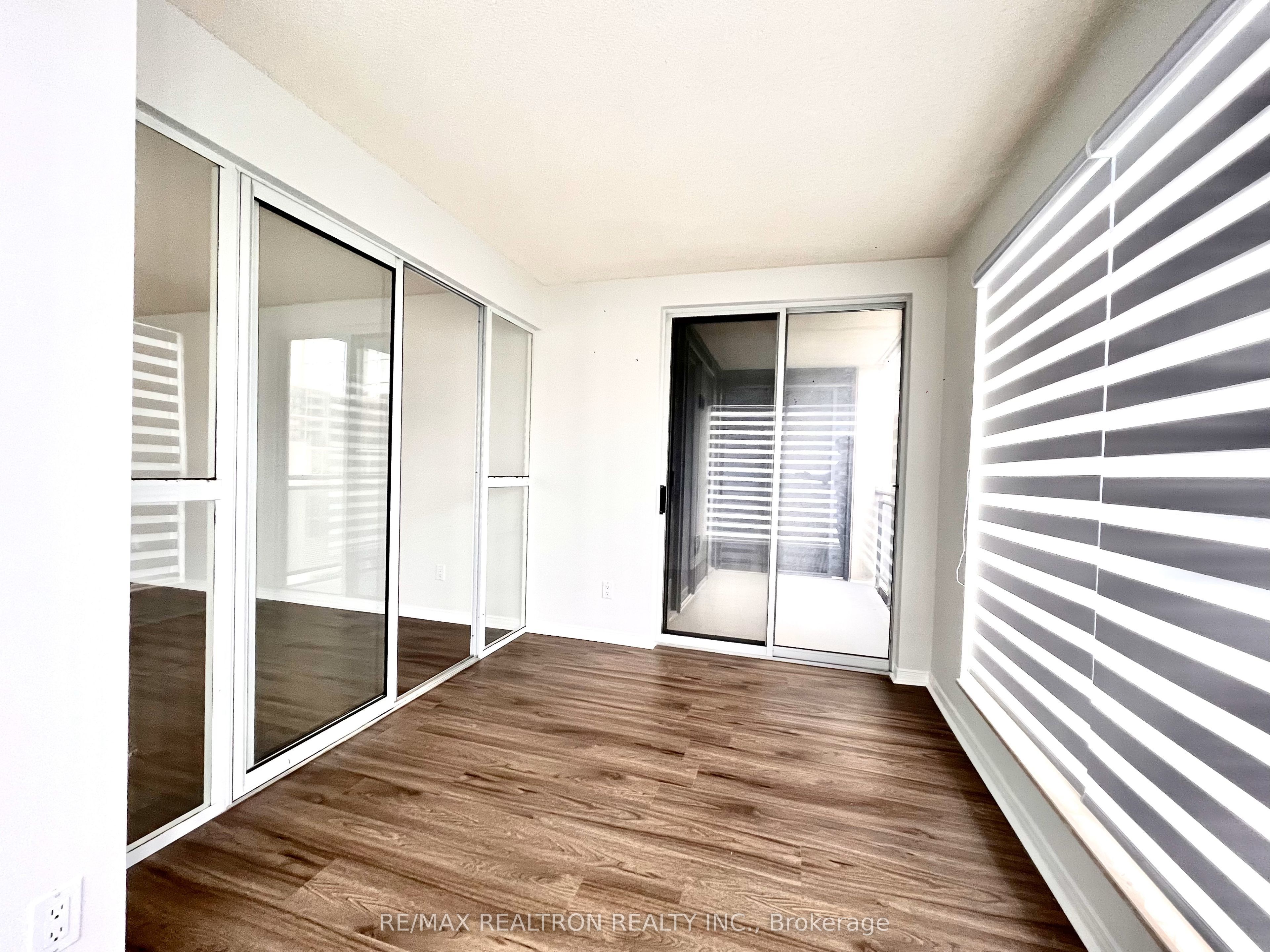 18 Hollywood Avenue N 407 Property Photo 10