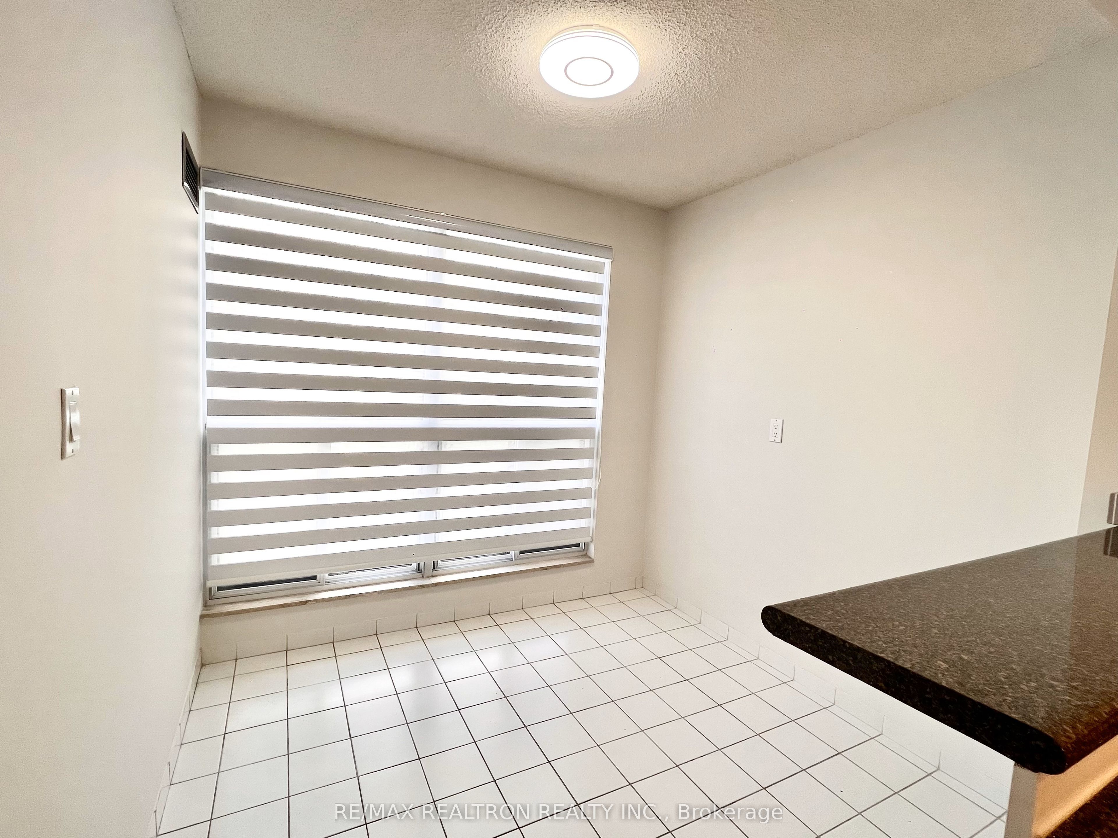 18 Hollywood Avenue N 407 Property Photo 12
