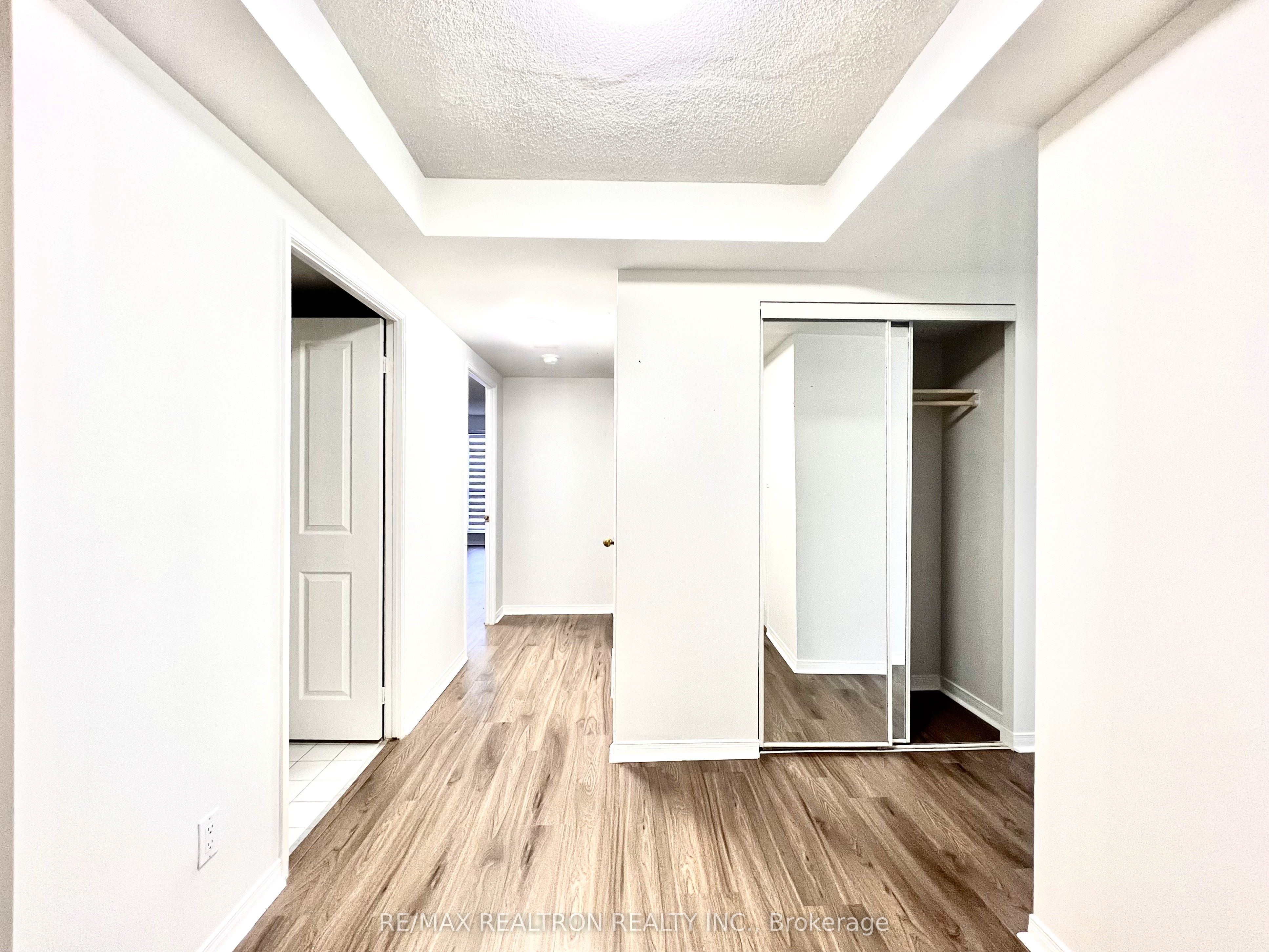 18 Hollywood Avenue N 407 Property Photo 20