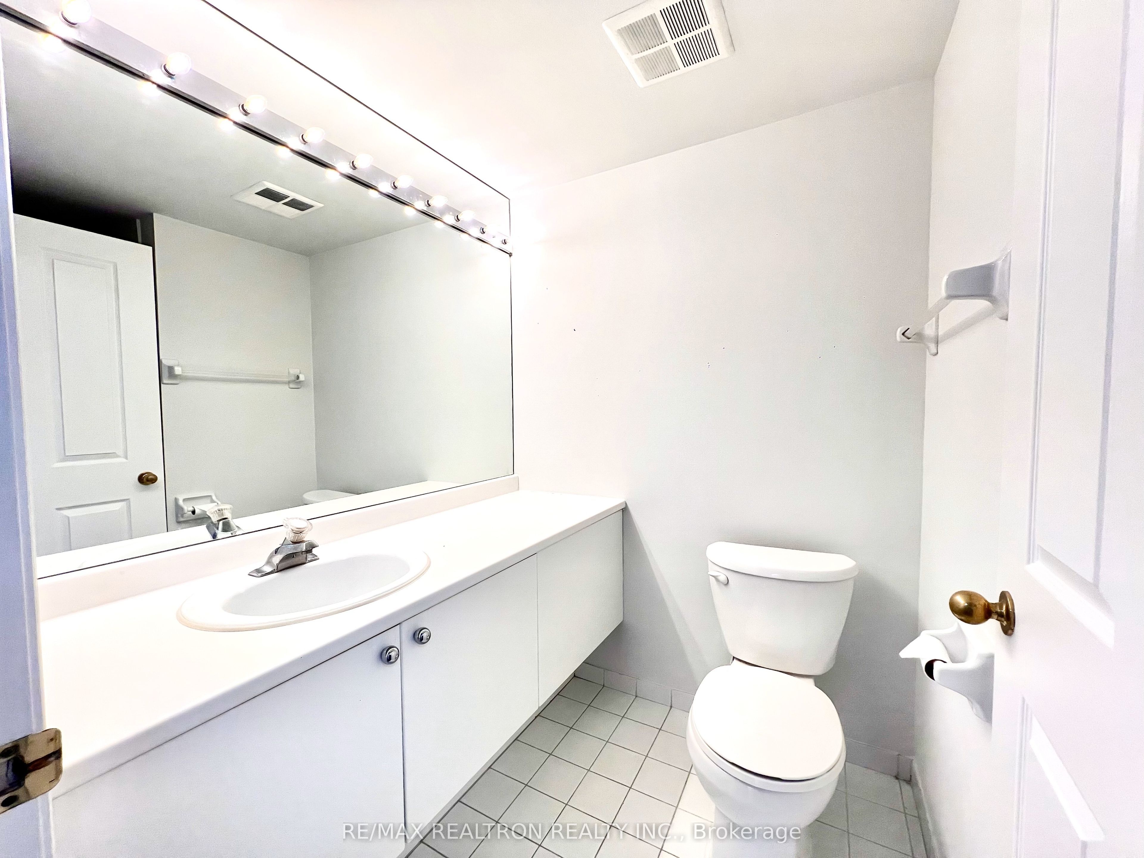 18 Hollywood Avenue N 407 Property Photo 21