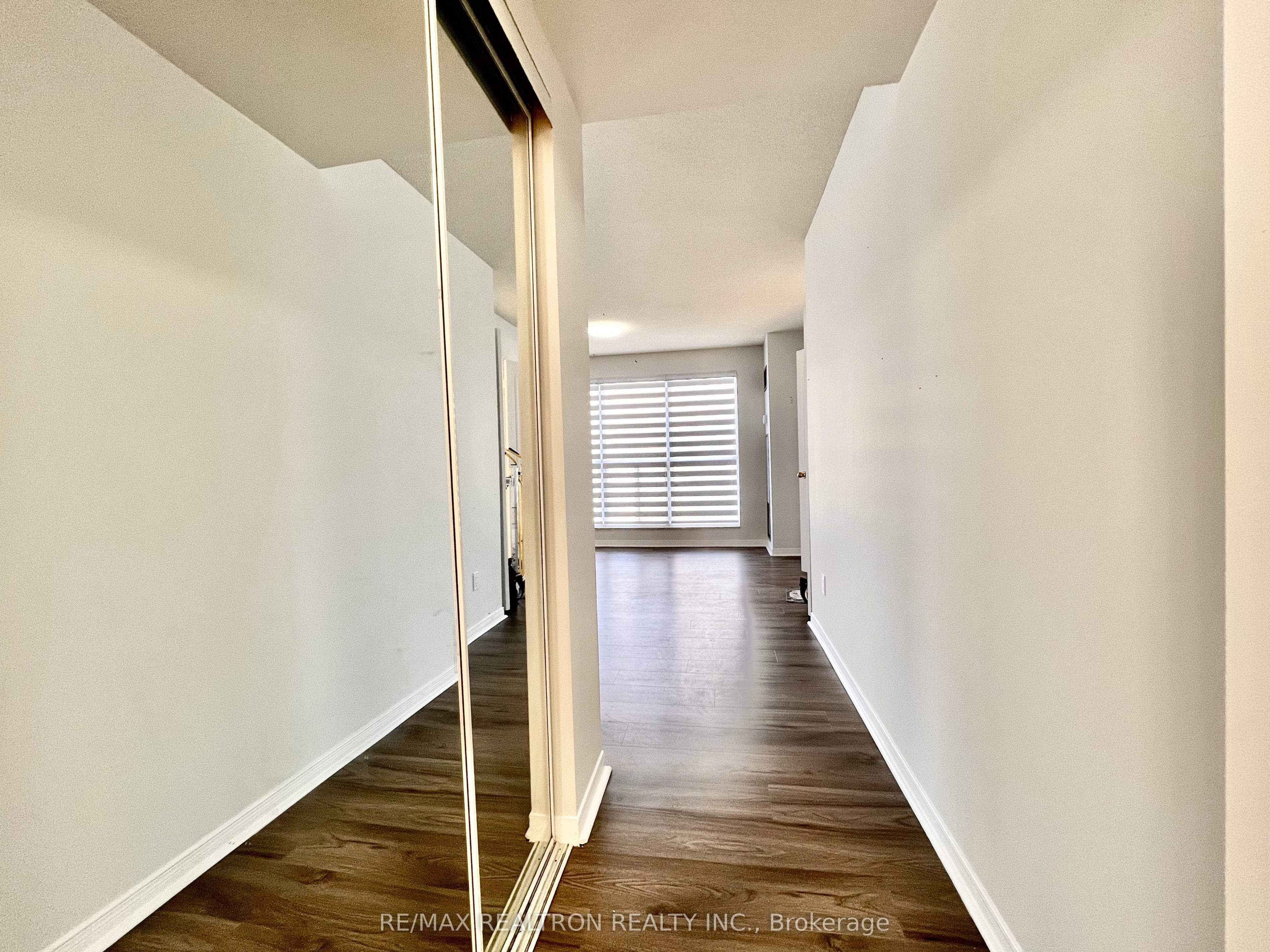 18 Hollywood Avenue N 407 Property Photo 22