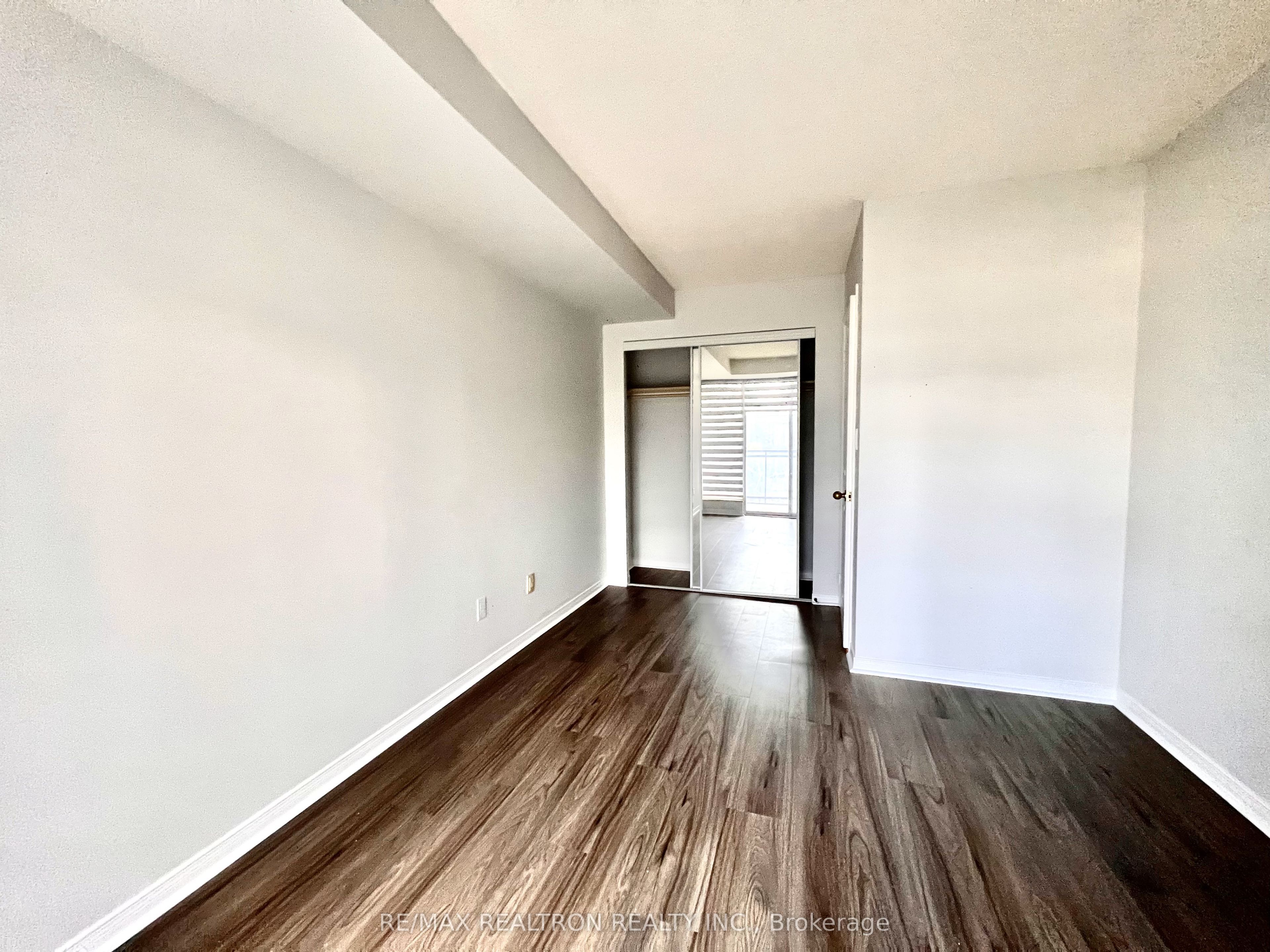 18 Hollywood Avenue N 407 Property Photo 23